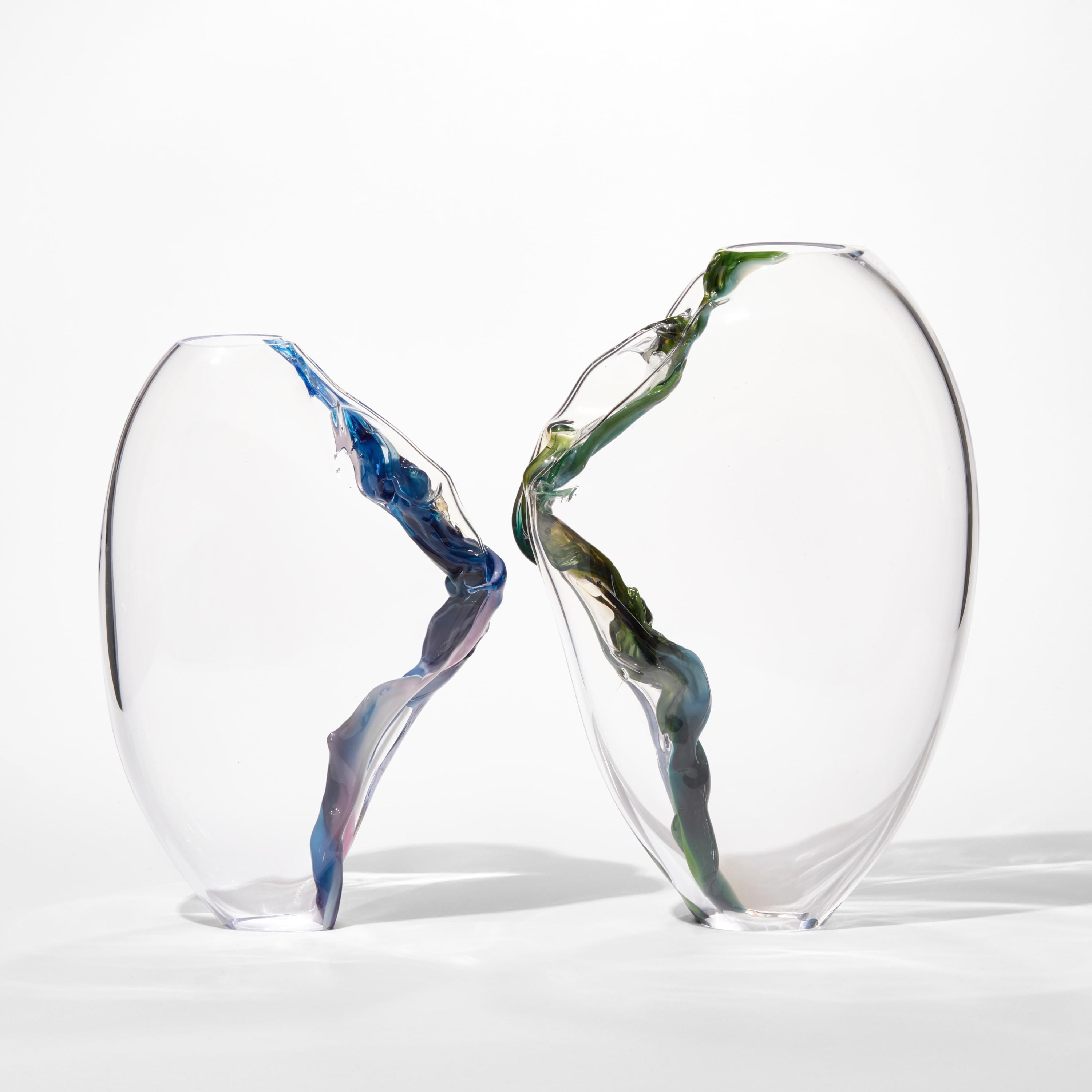 Fatto a mano Distortion I, una scultura astratta in vetro viola, blu e trasparente di Emma Baker in vendita