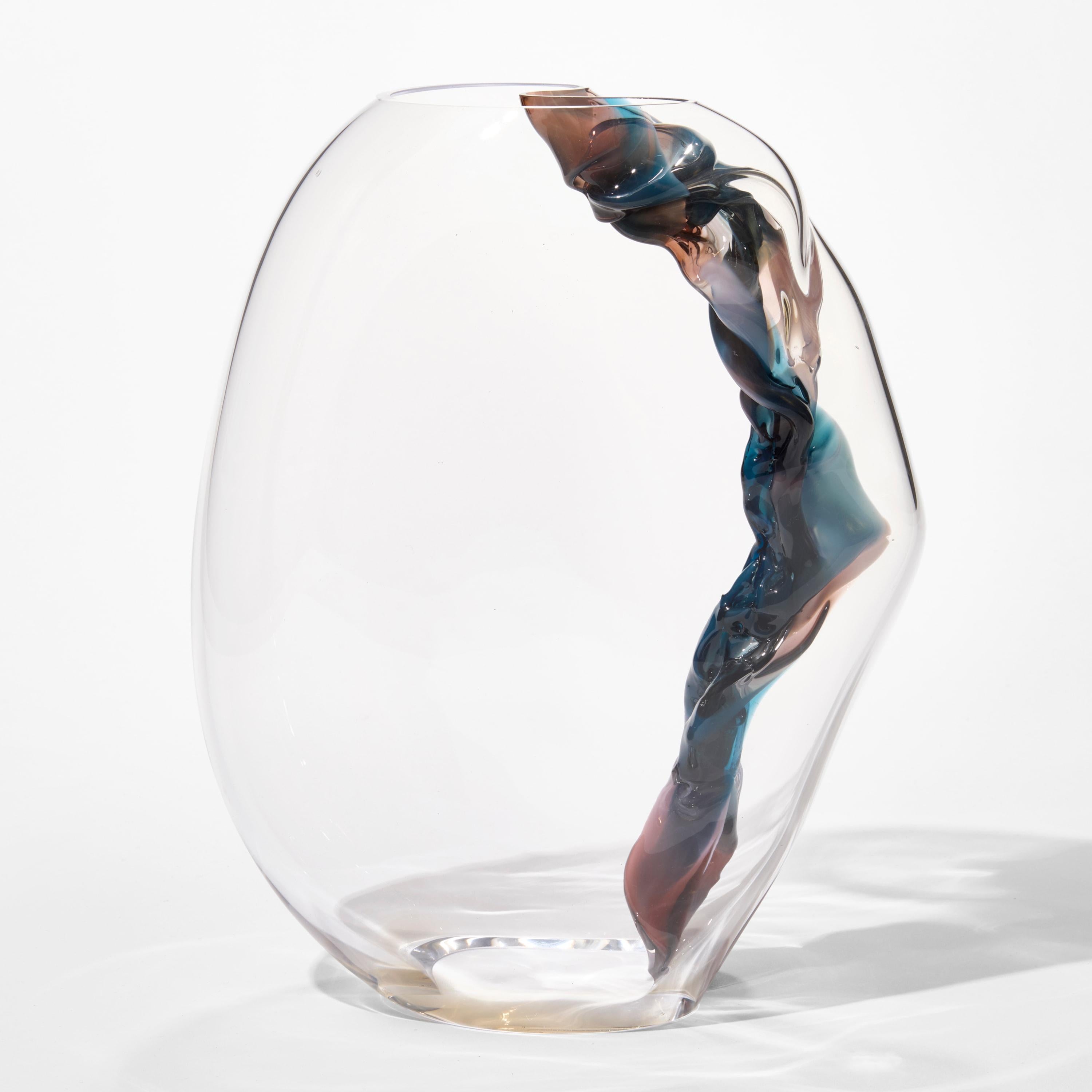 Britannico Distortion III, una scultura in vetro soffiato a mano viola, blu e trasparente di Emma Baker in vendita