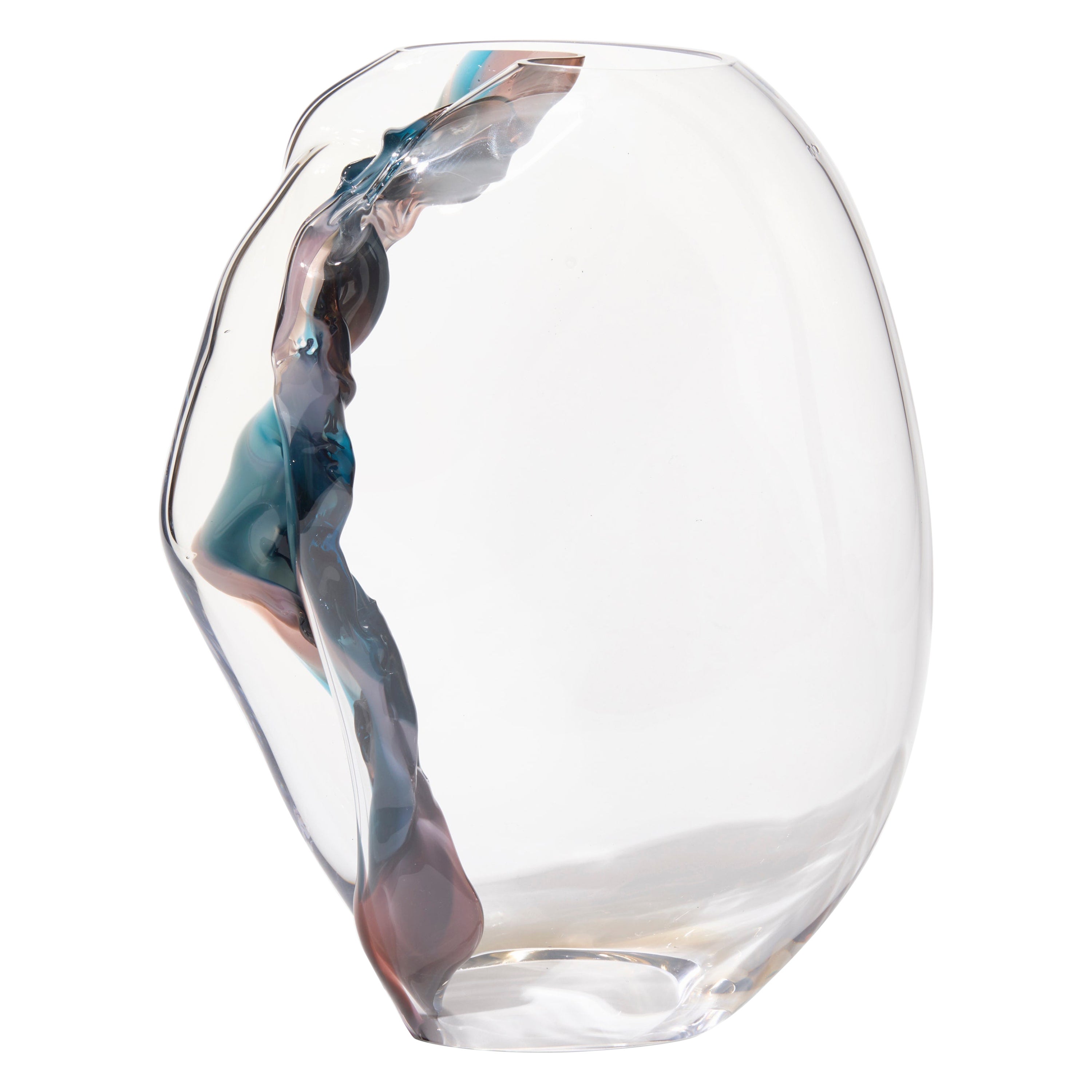 Distortion III, una scultura in vetro soffiato a mano viola, blu e trasparente di Emma Baker