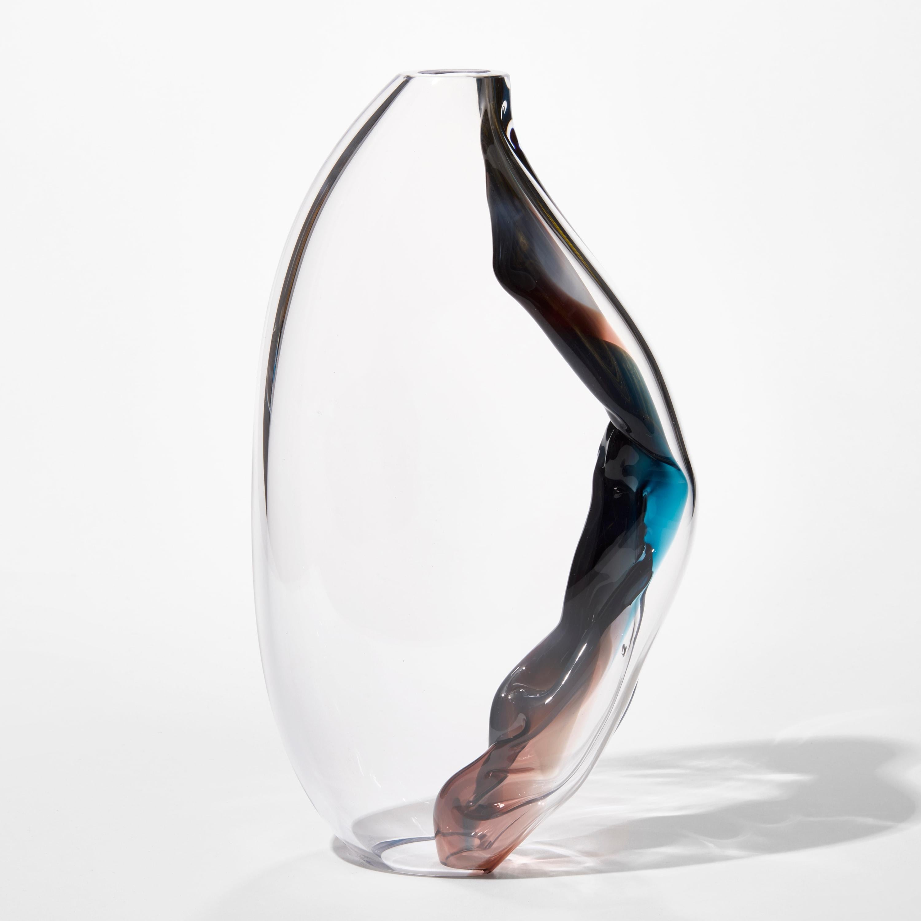 Britannico Distortion IV, una scultura in vetro soffiato a mano viola, blu e trasparente di Emma Baker in vendita