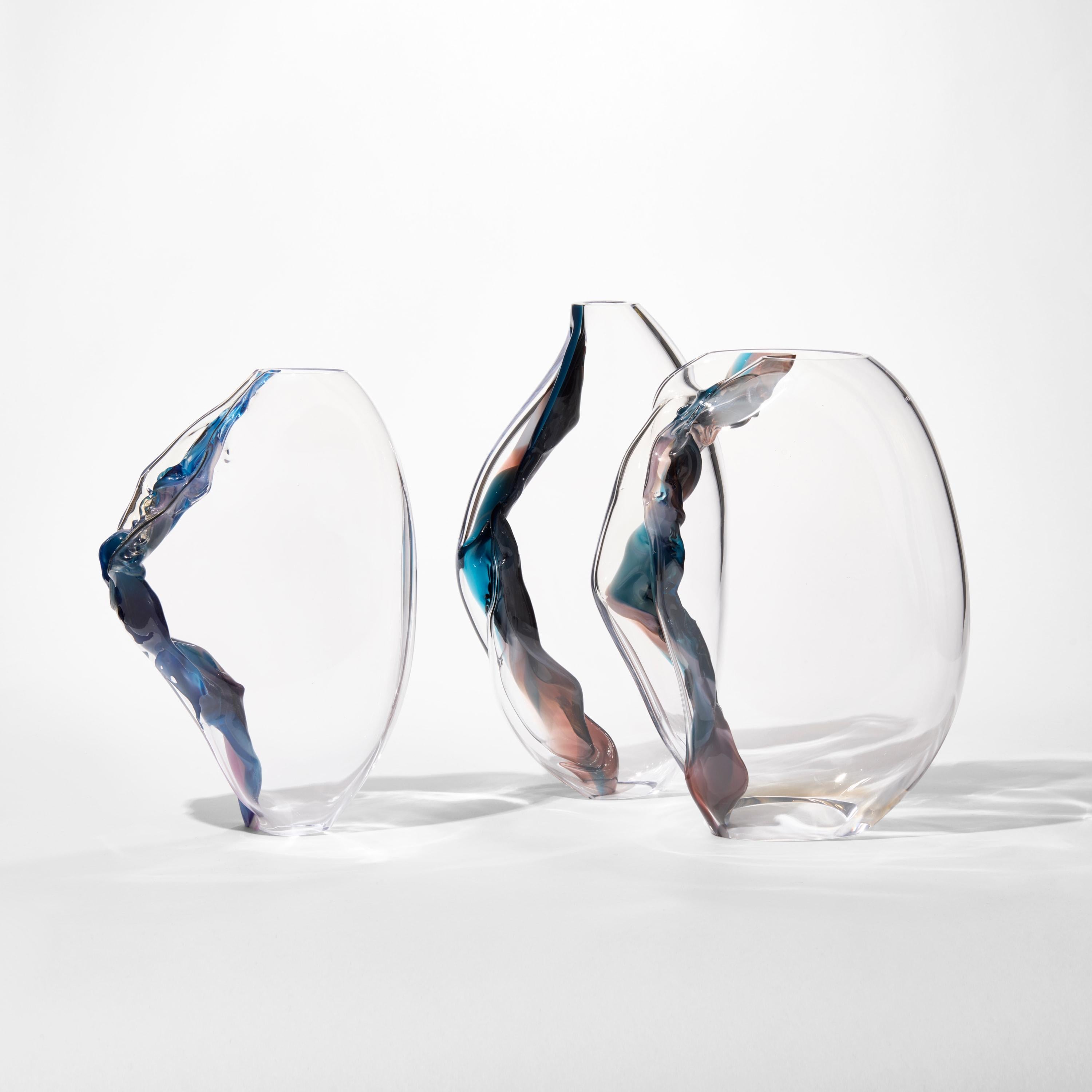 Distortion IV, una scultura in vetro soffiato a mano viola, blu e trasparente di Emma Baker In condizioni Nuovo in vendita a London, GB