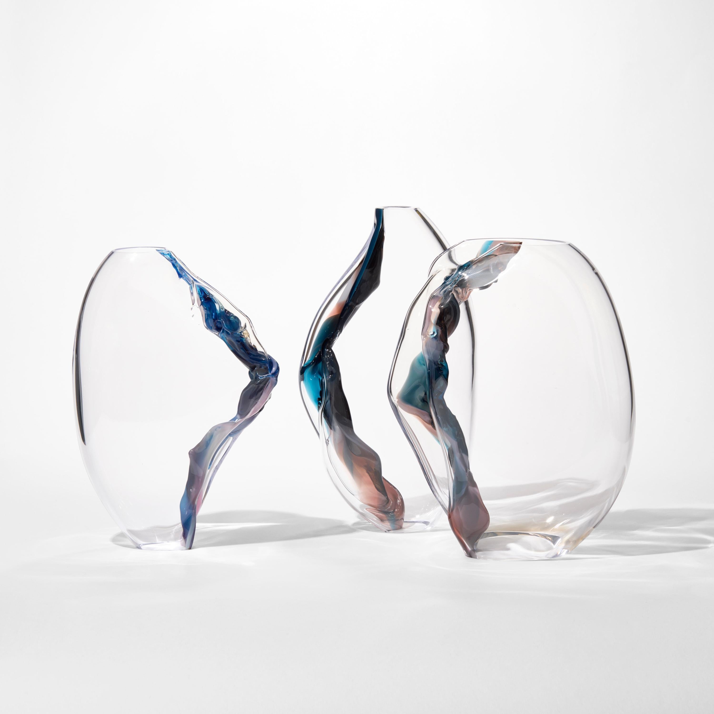 XXI secolo e contemporaneo Distortion IV, una scultura in vetro soffiato a mano viola, blu e trasparente di Emma Baker in vendita