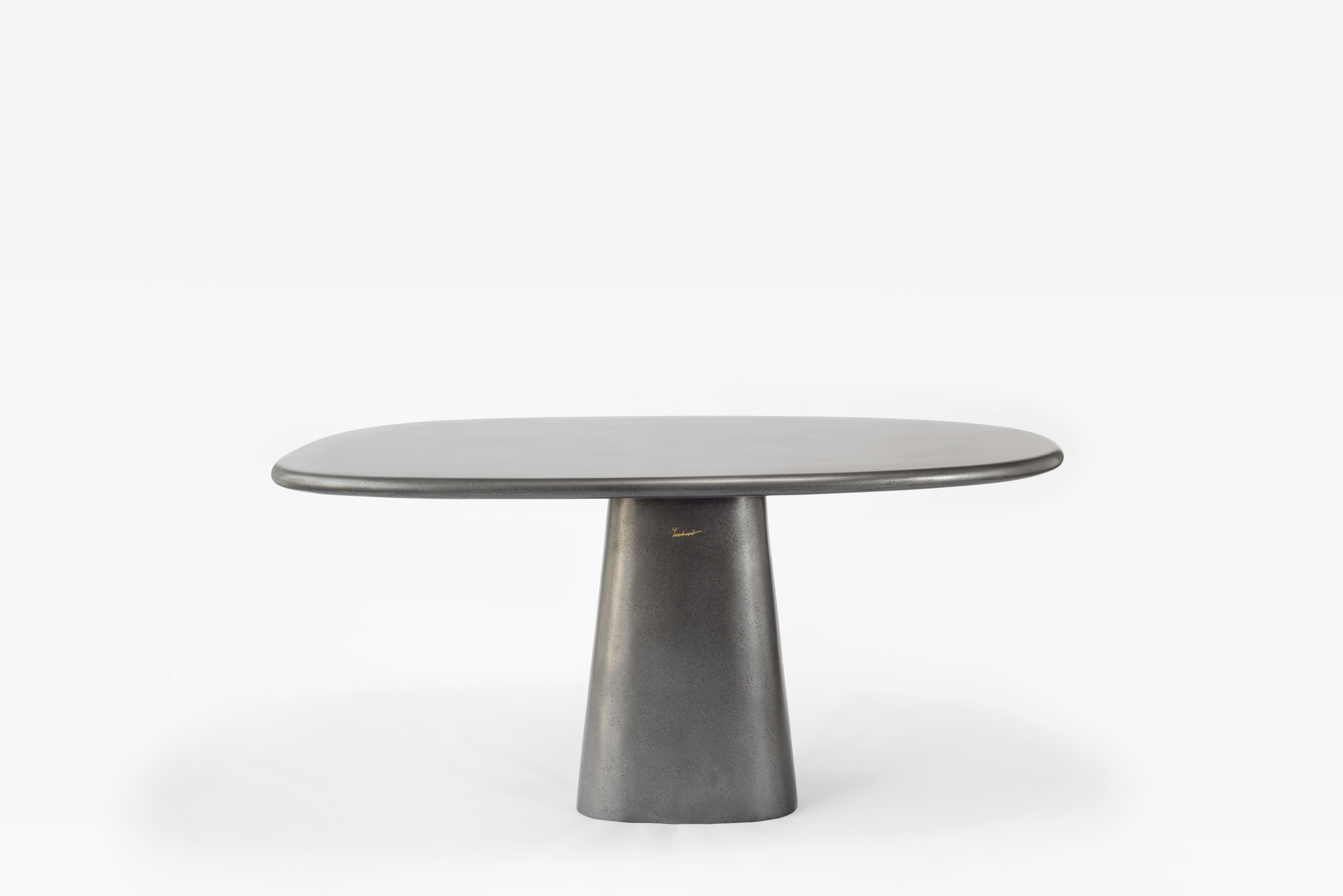 Distortion, Georges Mohasseb Design, 2022
A series of low tables inspired by the distortion present in nature, the idea behind this table is to challenge an organic flat surface on a single leg, creating a natural and minimal balance.