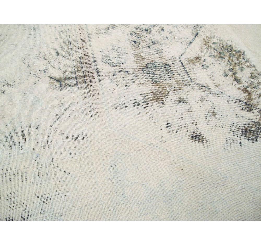 Tappeto Tabriz persiano fatto a mano con tintura e invecchiamento In condizioni deteriorate in vendita a New York, NY