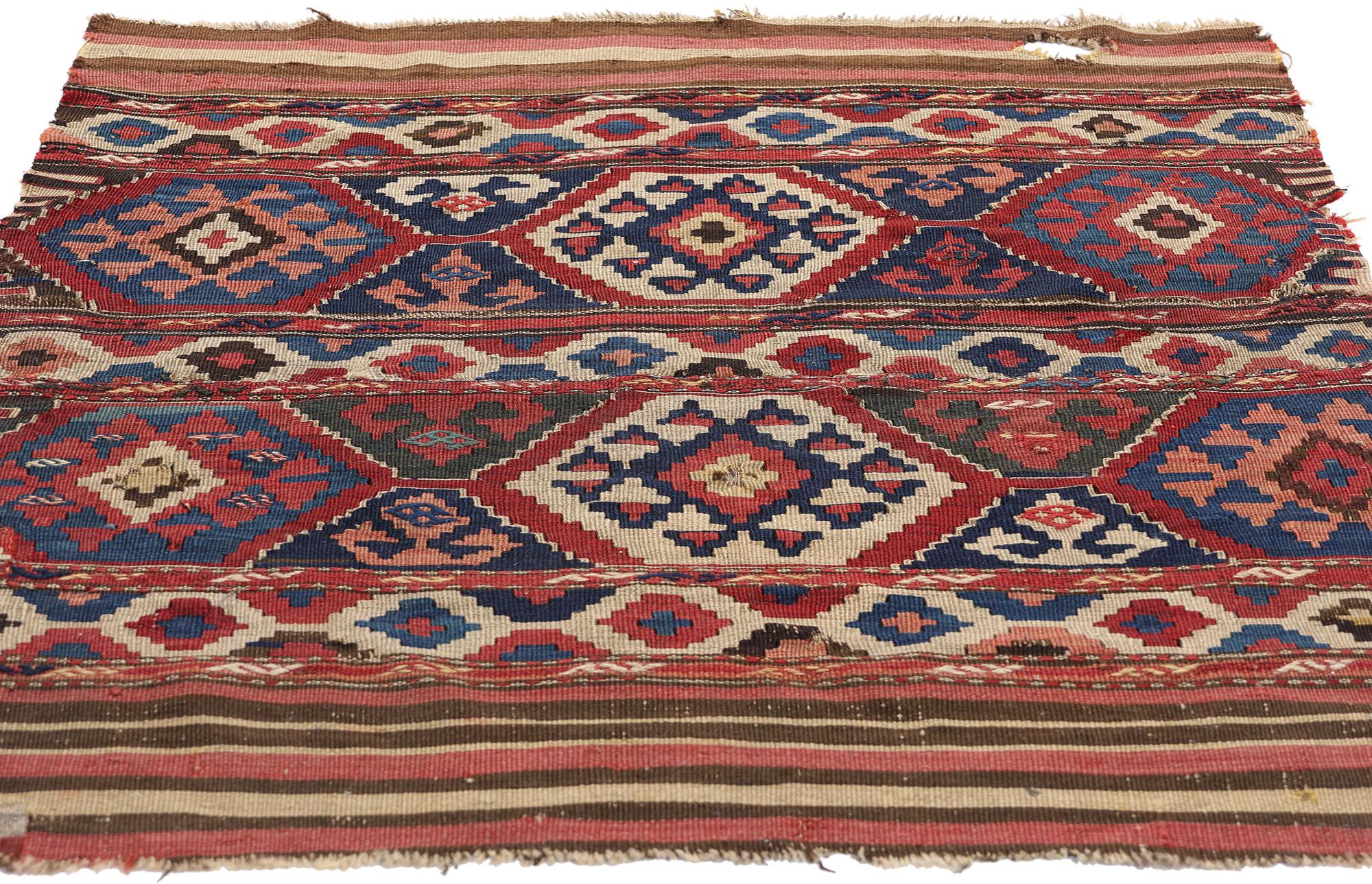 Bohémien Tappeto antico caucasico Shirvan a tessitura piatta con effetto invecchiato in vendita