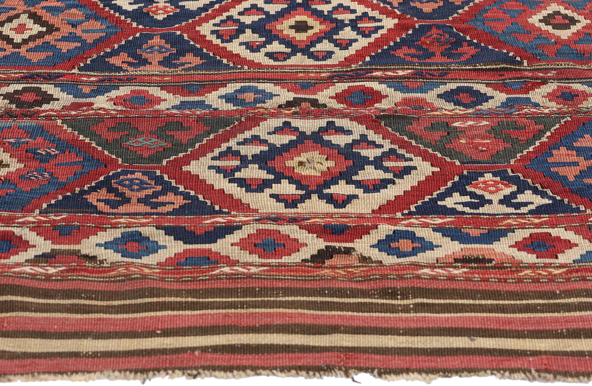 Russo Tappeto antico caucasico Shirvan a tessitura piatta con effetto invecchiato in vendita