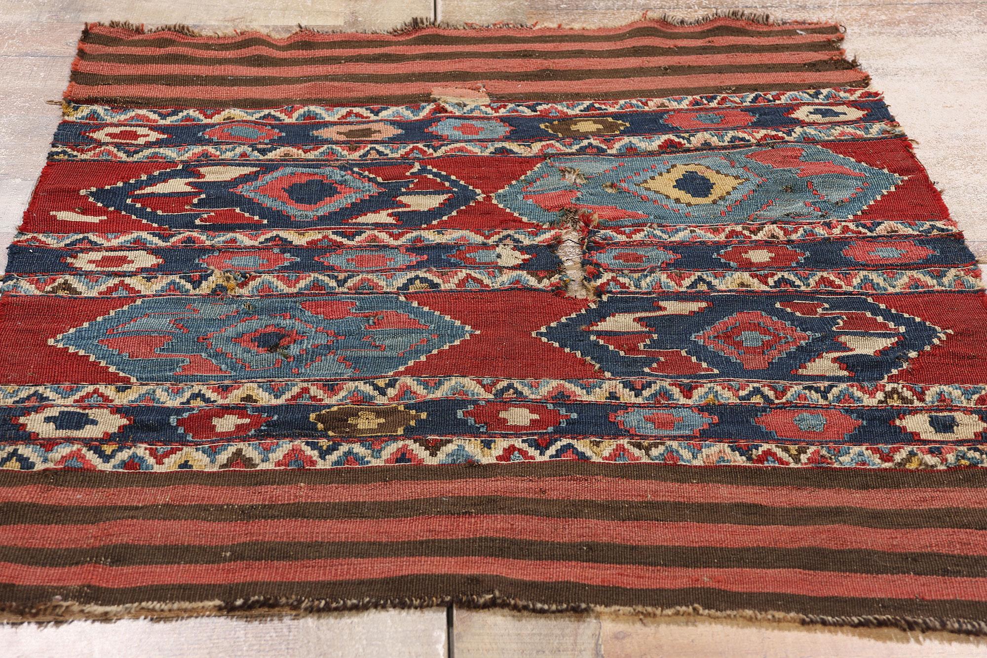 Antiker kaukasischer Shirvan- Flachgewebe-Teppich im Used-Look (Wolle) im Angebot