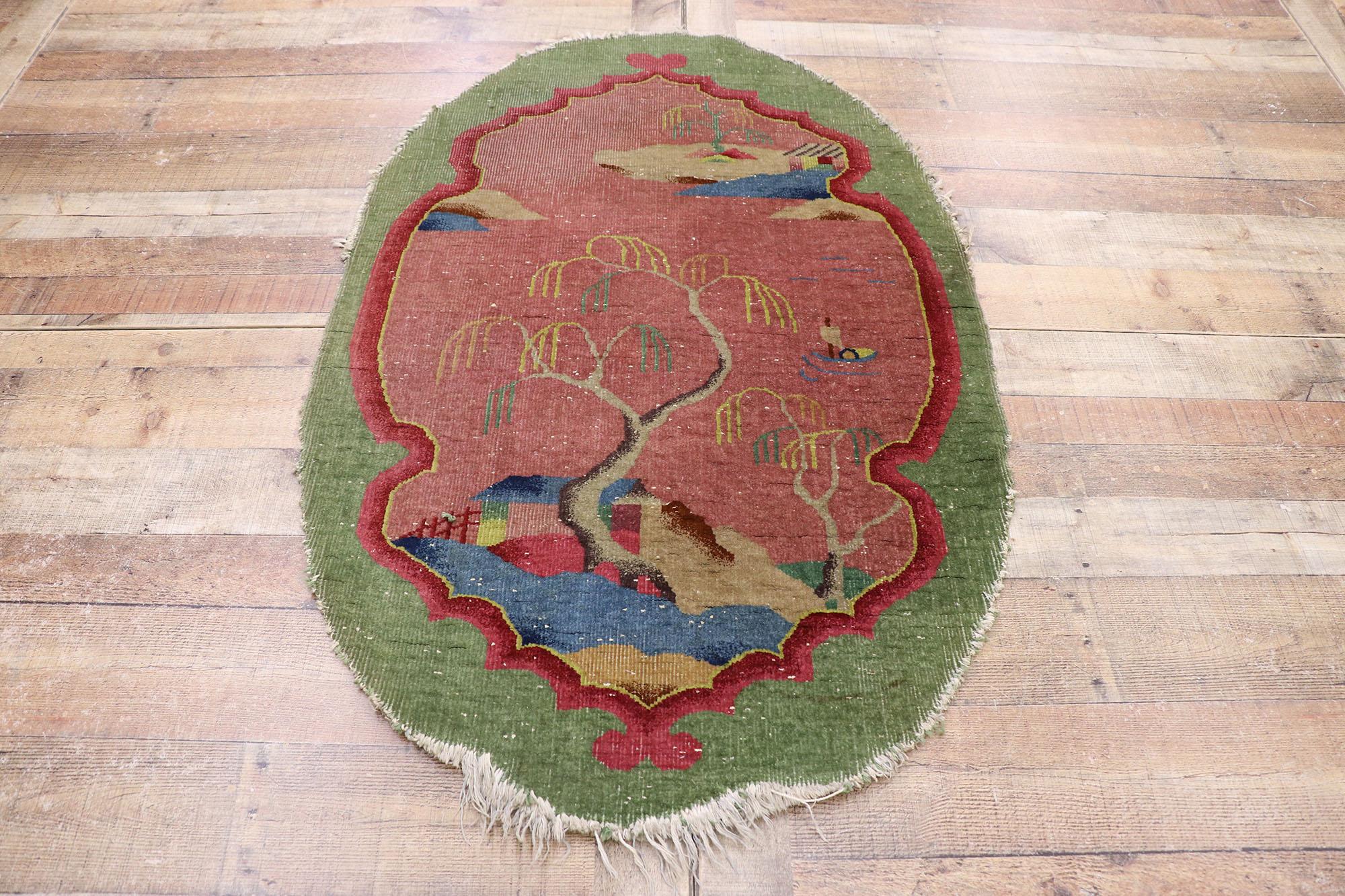 Tapis ovale Art Déco chinois ancien vieilli en mauvais état Abîmé - En vente à Dallas, TX