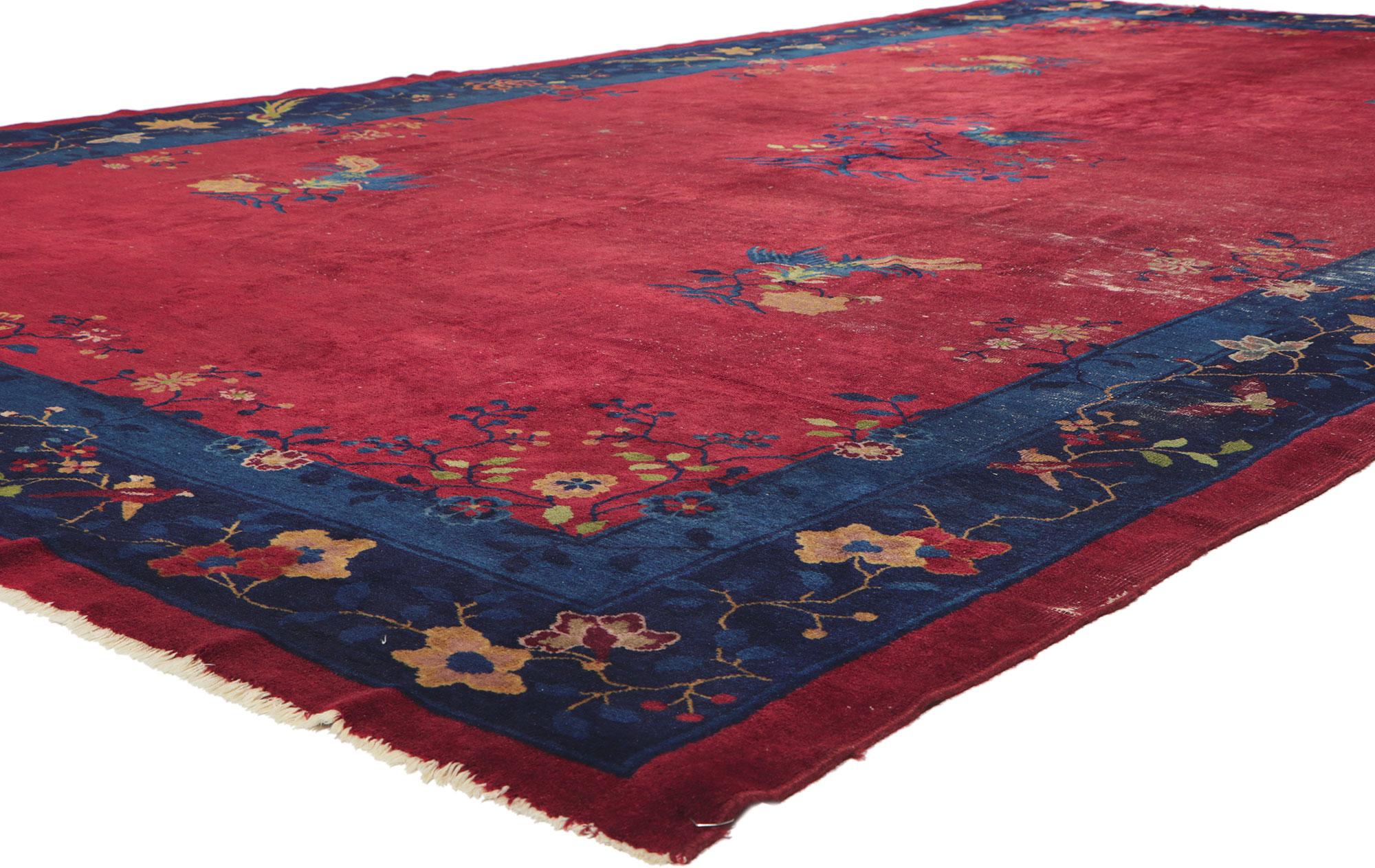 78313 Tapis chinois pékinois antique en détresse, 09'02 x 15'01. Avec sa beauté robuste et sa sensibilité rustique, ce tapis chinois ancien en laine nouée à la main prendra un aspect habité et soigné qui sera intemporel tout en donnant un sentiment