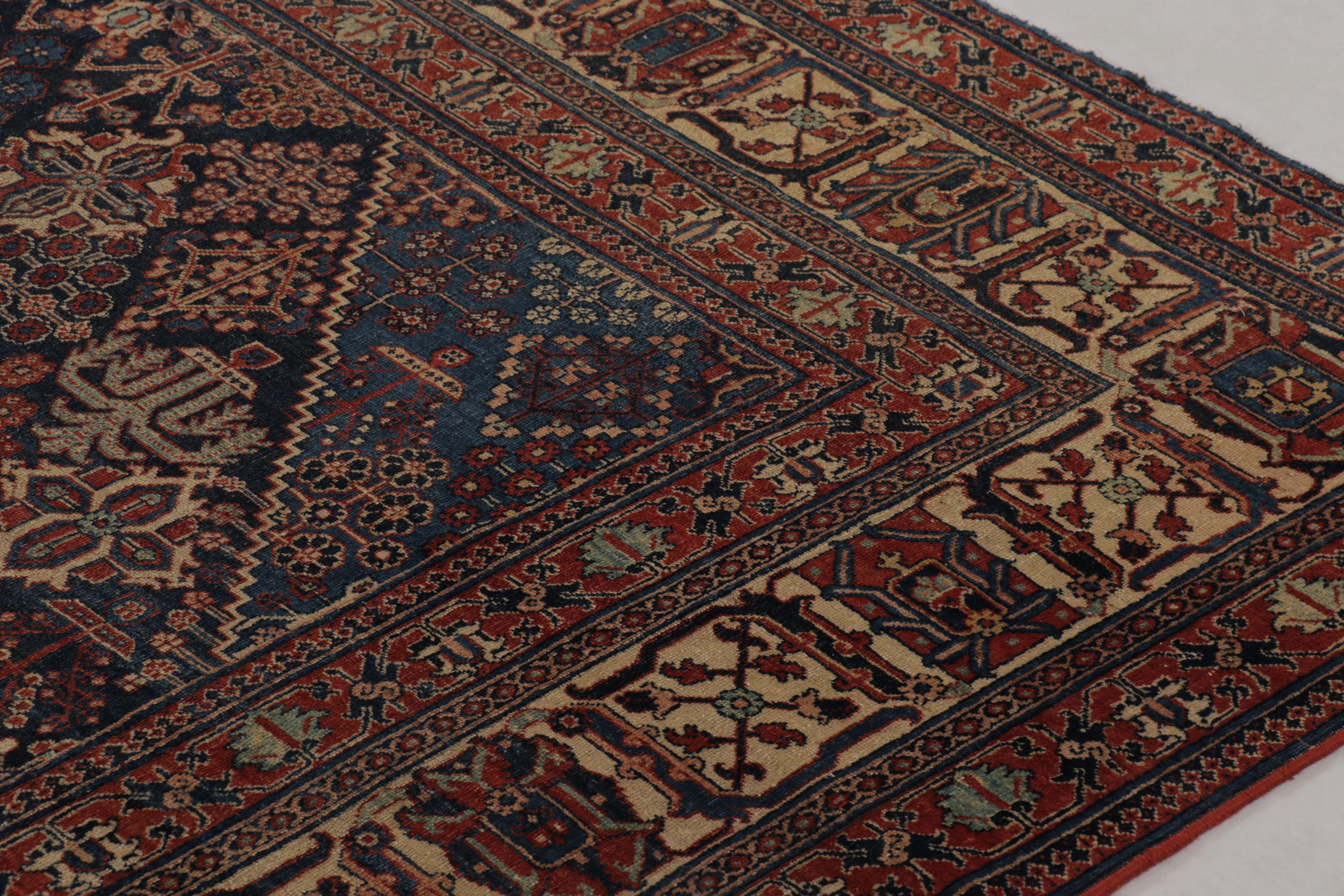 Dieser 8x10 große antike Perserteppich aus Wolle, der von Hand geknüpft wurde, ist eine seltene und aufregende Neukreation von Rug & Kilim mit floralen Mustern in Marine-, Rost-, Beige- und Goldtönen. 


Über das Design:

Bewunderer des Handwerks
