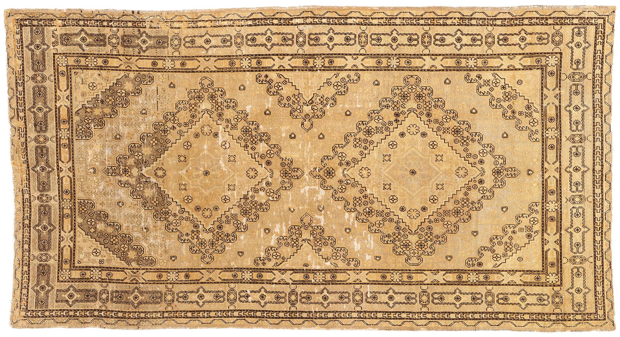 1900's Turkestan Khotan Rug with Traditional Style For Sale 4