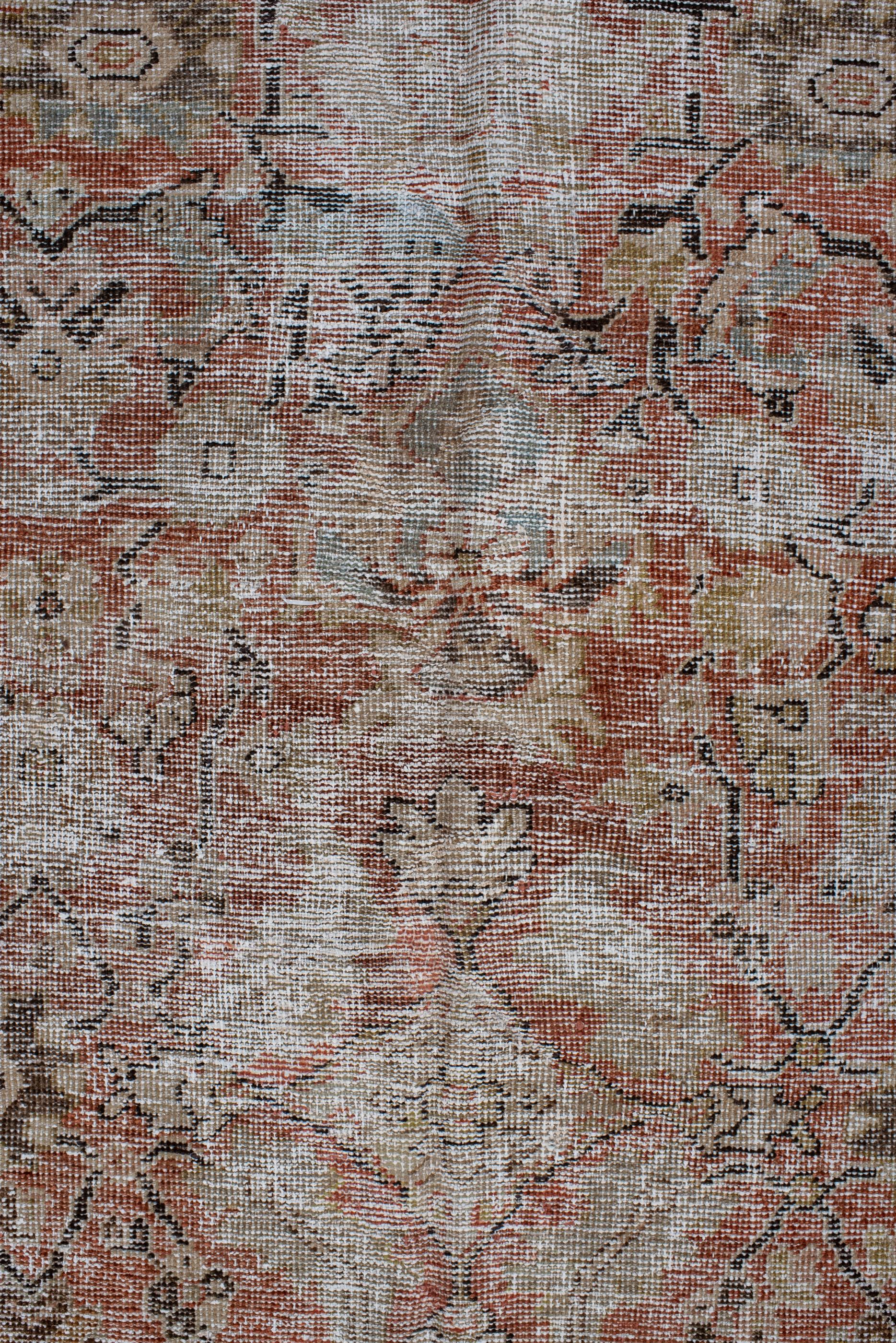 Hand-Knotted Distressed Antique Mahal 