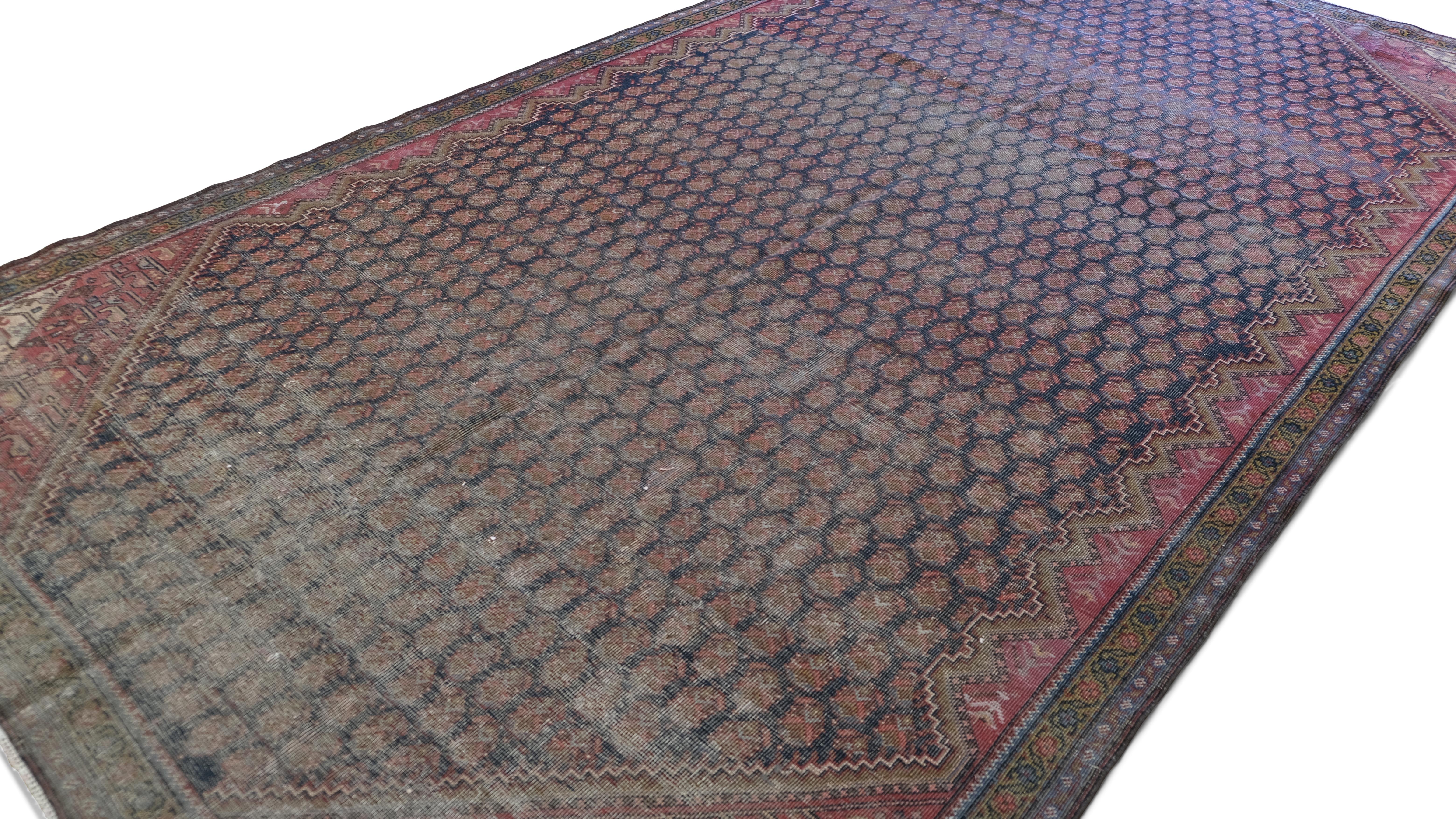 Antiker Mahi-Teppich aus blauer und verblasster roter Wolle im Used-Look 6'9''x12'4'' (Handgeknüpft) im Angebot
