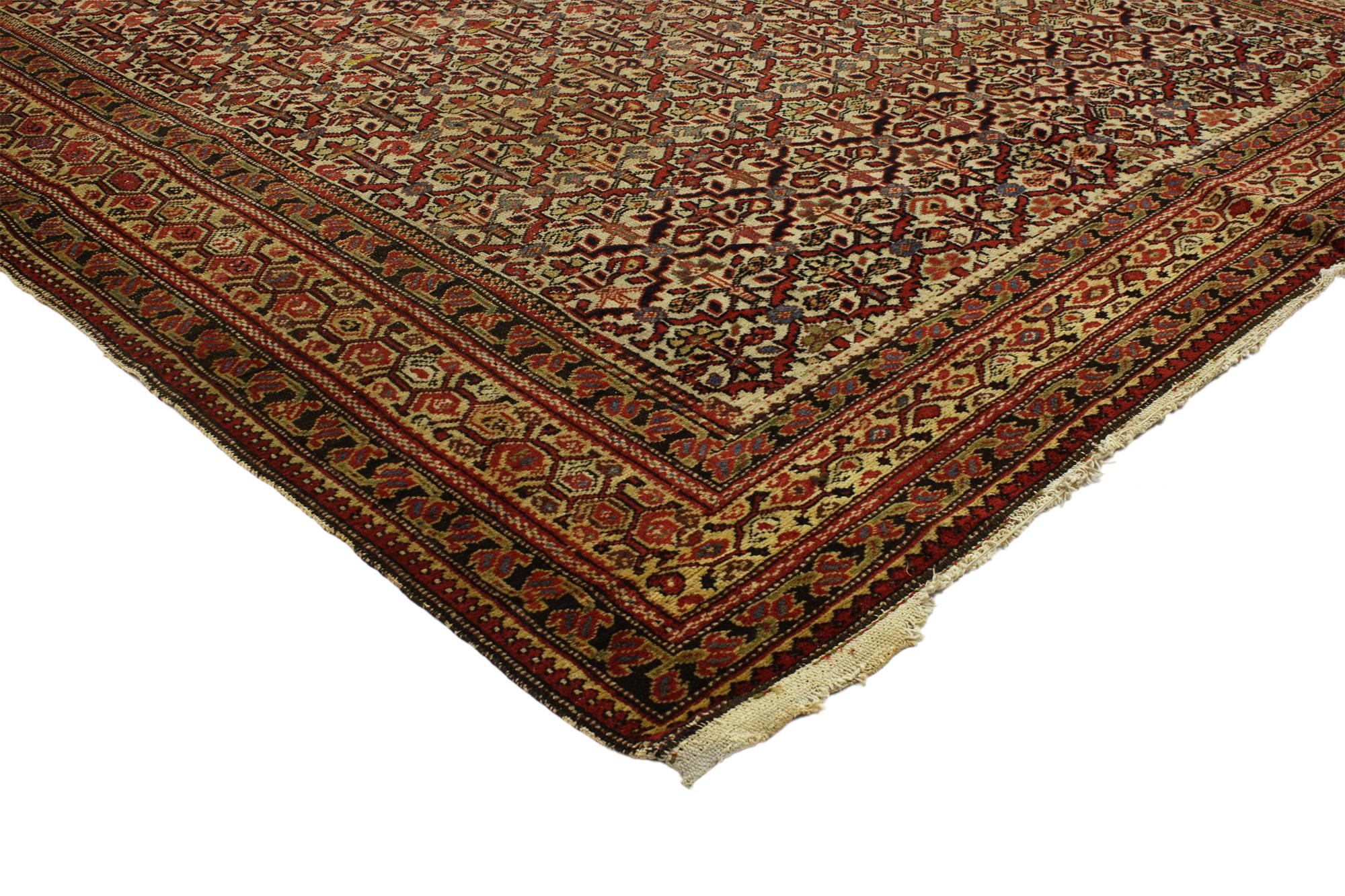 76694 Antiker Malayer Perserteppich, 05'06 x 09'04. Dieser atemberaubende, handgeknüpfte antike persische Malayer-Teppich aus Wolle zeigt ein fesselndes geometrisches Allover-Muster mit verschlungenen Motiven, die sich über das gesamte Feld