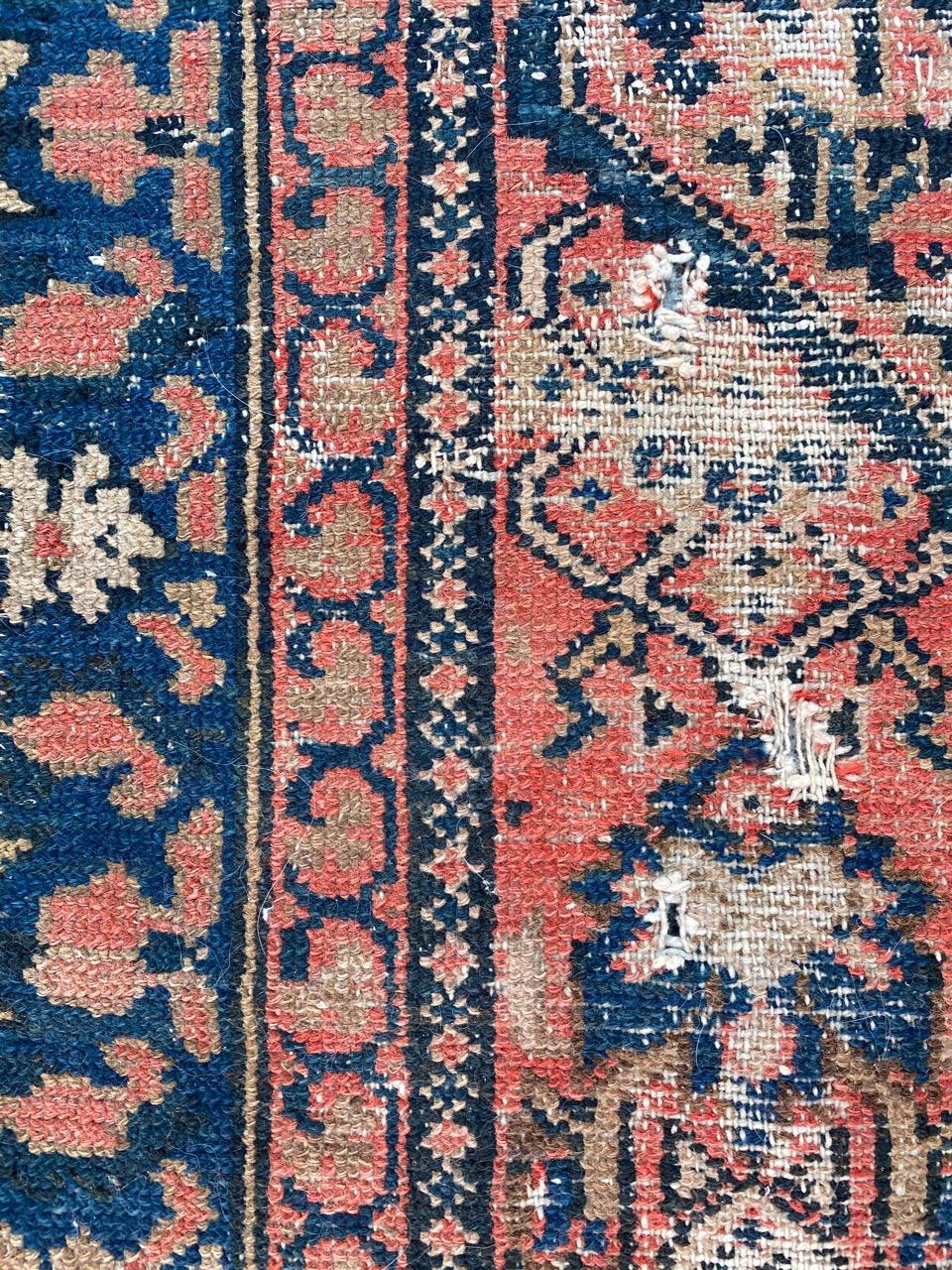 Tapis Malayer ancien vieilli en mauvais état en vente 6