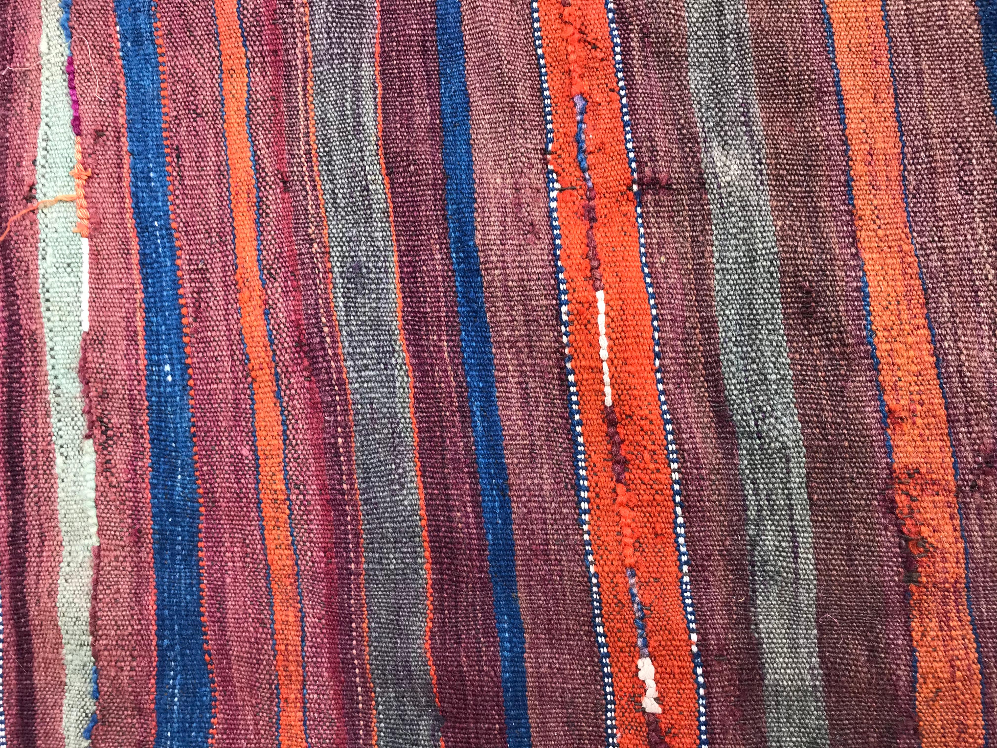 Kilim marocain ancien en détresse en vente 2