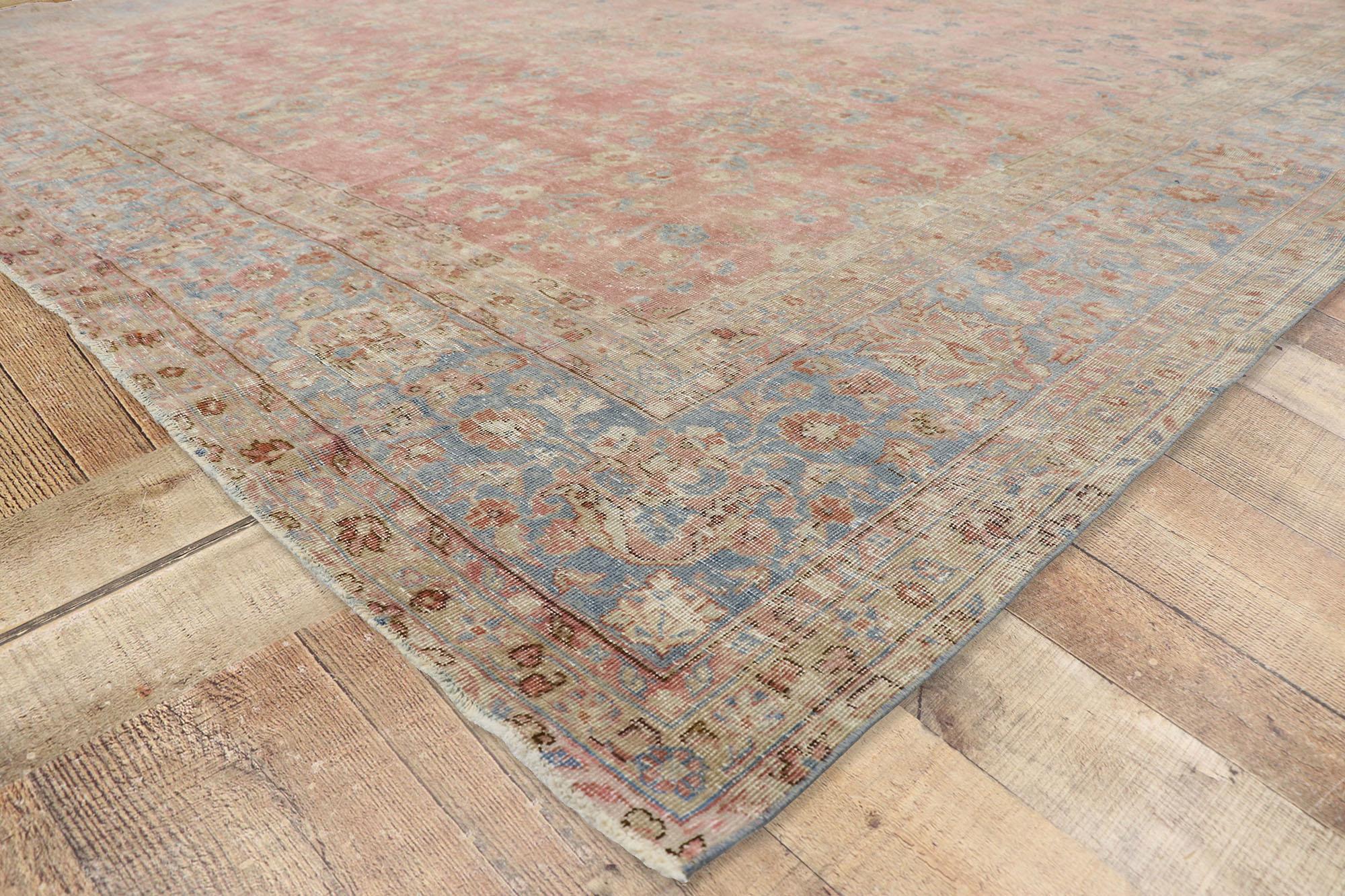 Antiker pastellfarbener Teppich im Regencycore-Stil im Bridgerton-Stil im Used-Look im Angebot 1