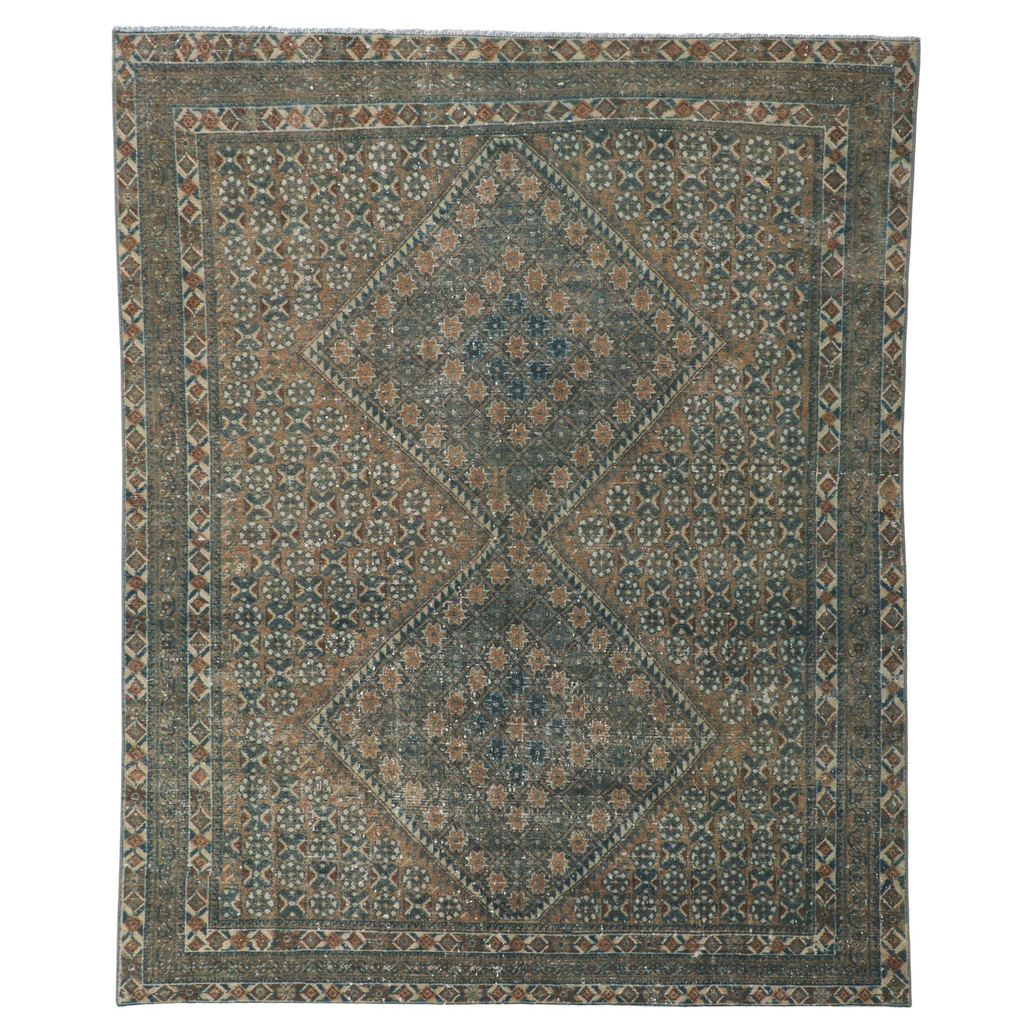 Tapis persan ancien Afshar vieilli et en mauvais état en vente