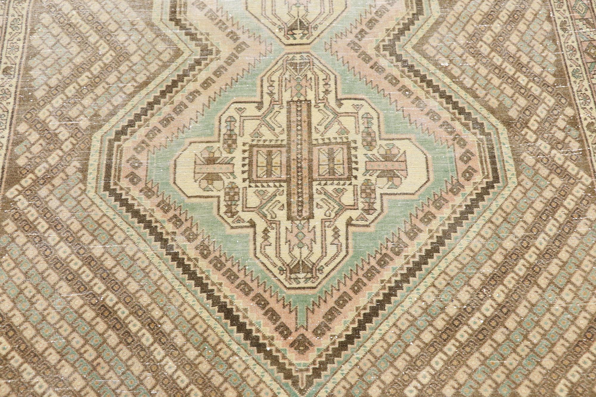 Antiker persischer Afshar-Stammesteppich im Used-Stil mit Boteh-Design, im Used-Stil (Persisch) im Angebot
