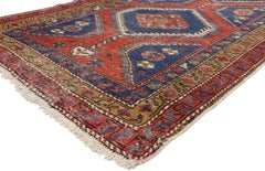 Tapis de couloir persan ancien vieilli d'Azerbaïdjan de style tribal industriel