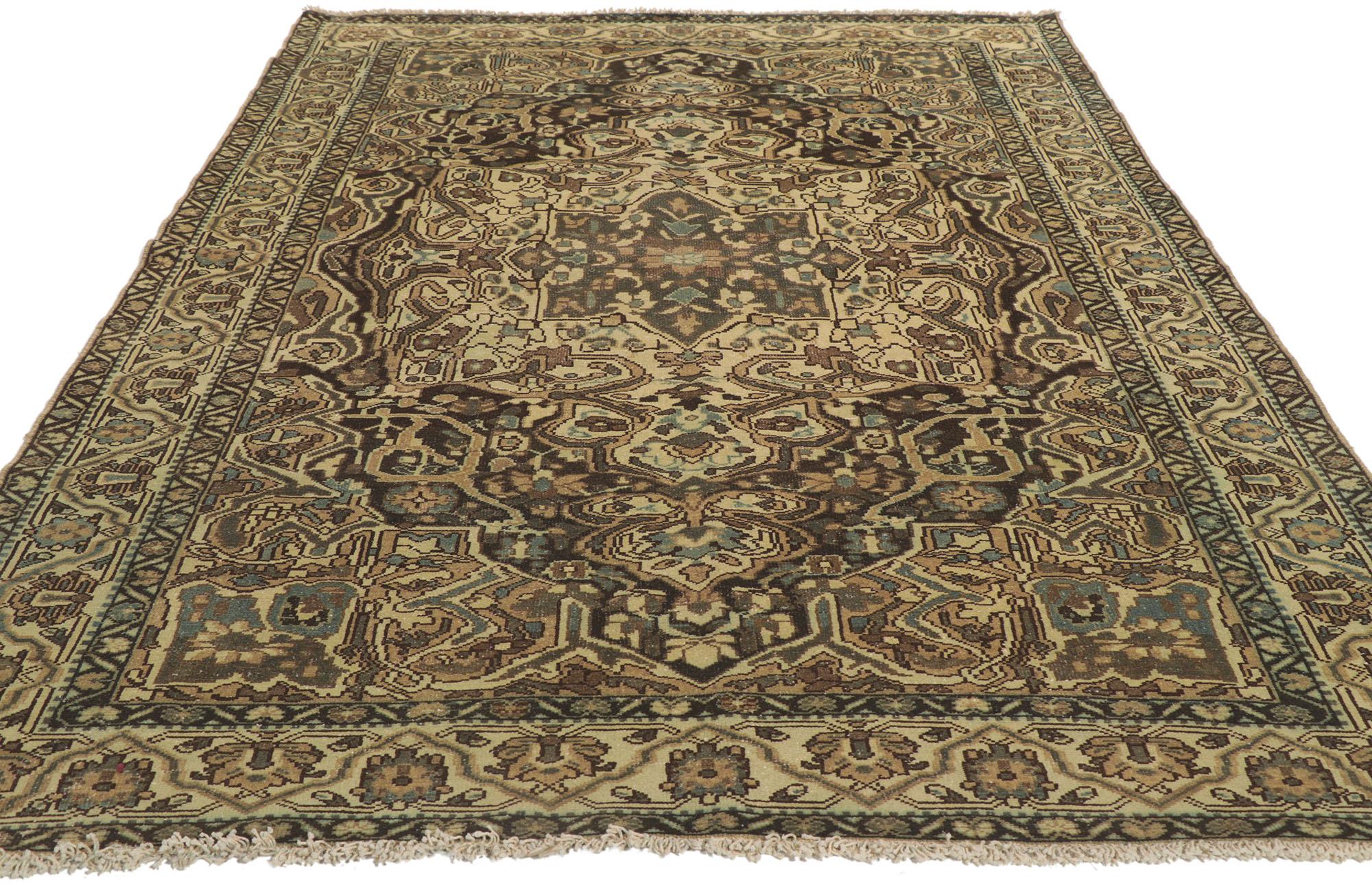 Antiker persischer Bakhtiari-Teppich, Timeless Elegance trifft auf maskuline Raffinesse (Heriz Serapi) im Angebot