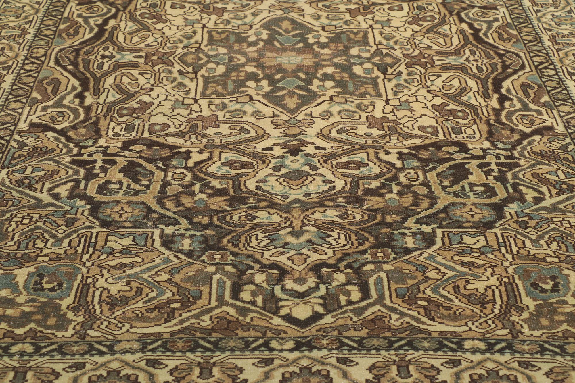 Antiker persischer Bakhtiari-Teppich, Timeless Elegance trifft auf maskuline Raffinesse (Persisch) im Angebot
