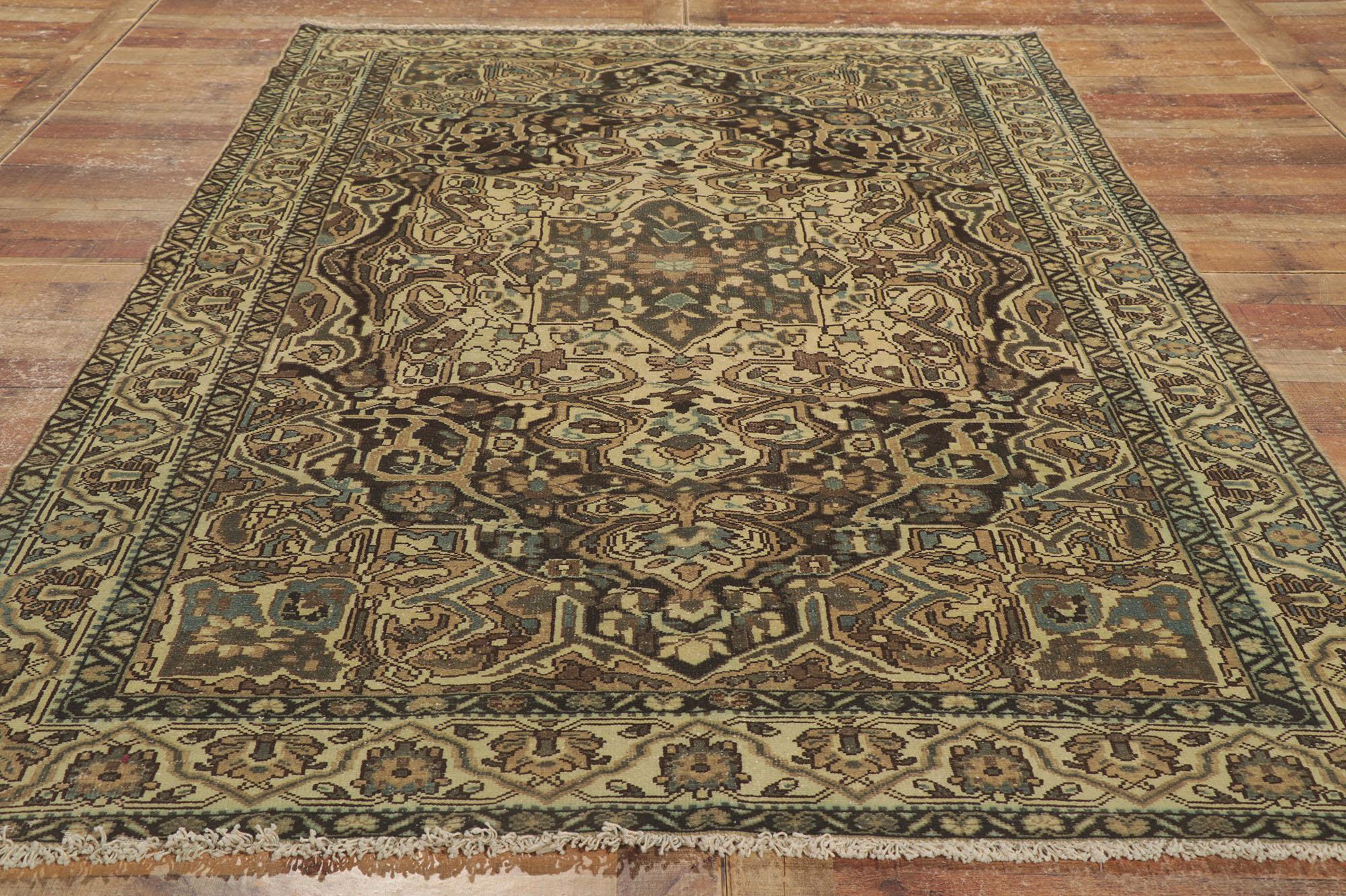 Antiker persischer Bakhtiari-Teppich, Timeless Elegance trifft auf maskuline Raffinesse (20. Jahrhundert) im Angebot