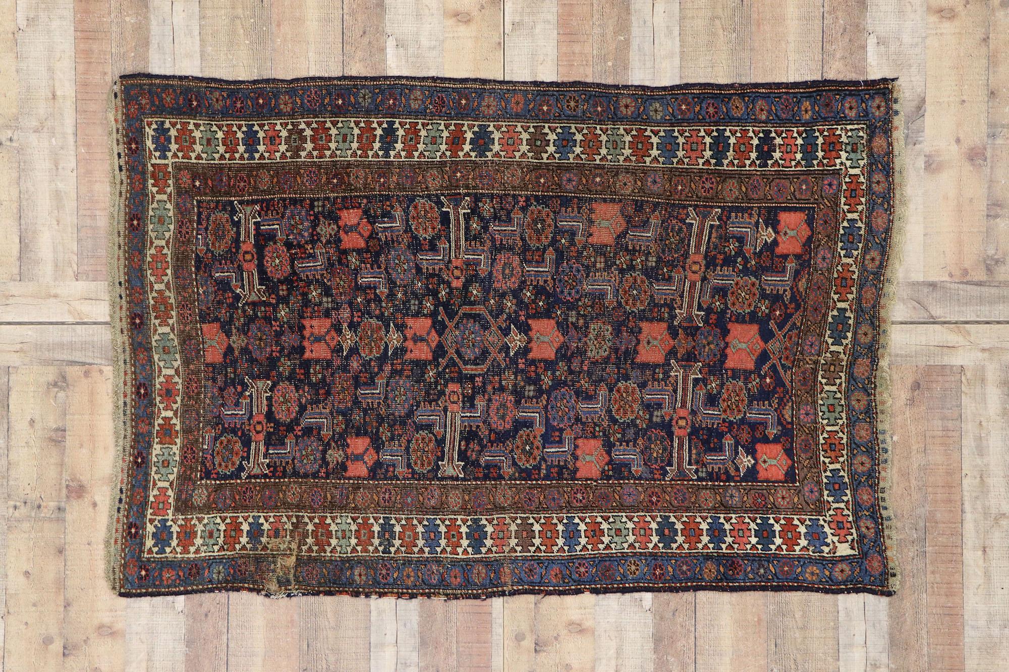 Laine Tapis persan Bijar ancien vieilli avec style tribal rustique moderne en vente