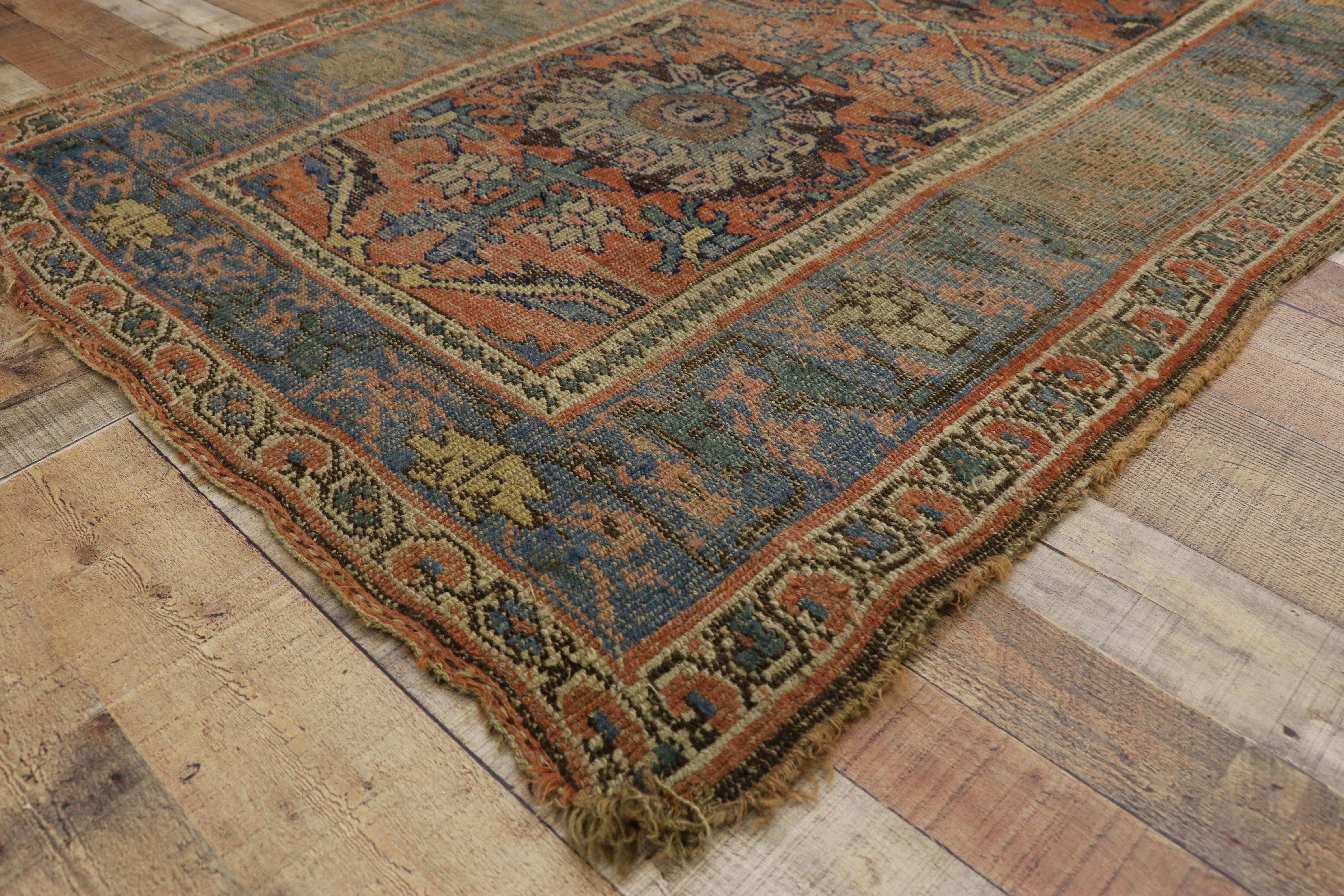 XIXe siècle Tapis persan Bijar ancien vieilli avec un style rustique belge Arts & Crafts en vente