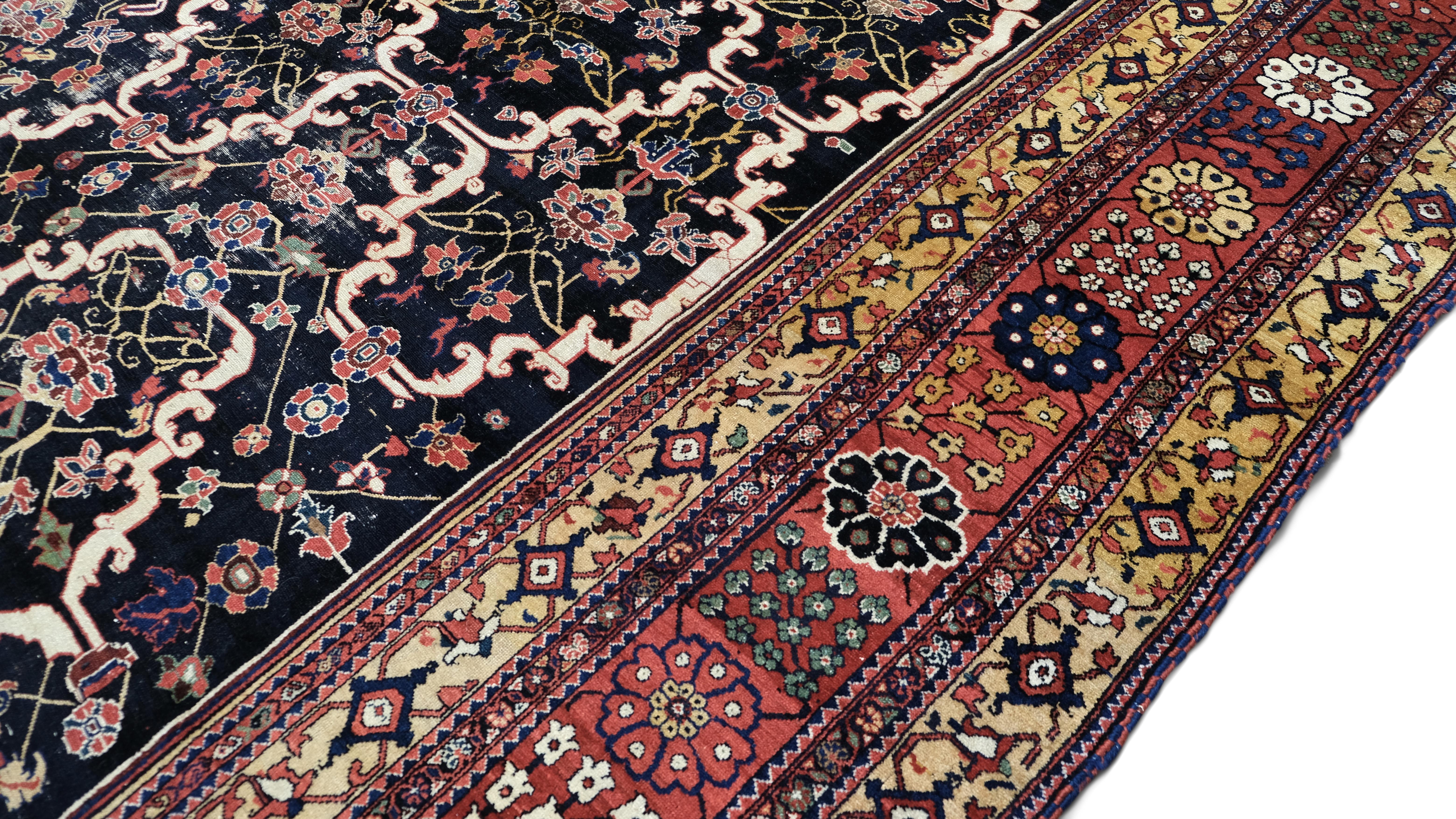 Gebeizte antike persische Sarouk Farahan Wolle  14'x19'8'' im Zustand „Gut“ im Angebot in Torrance, CA