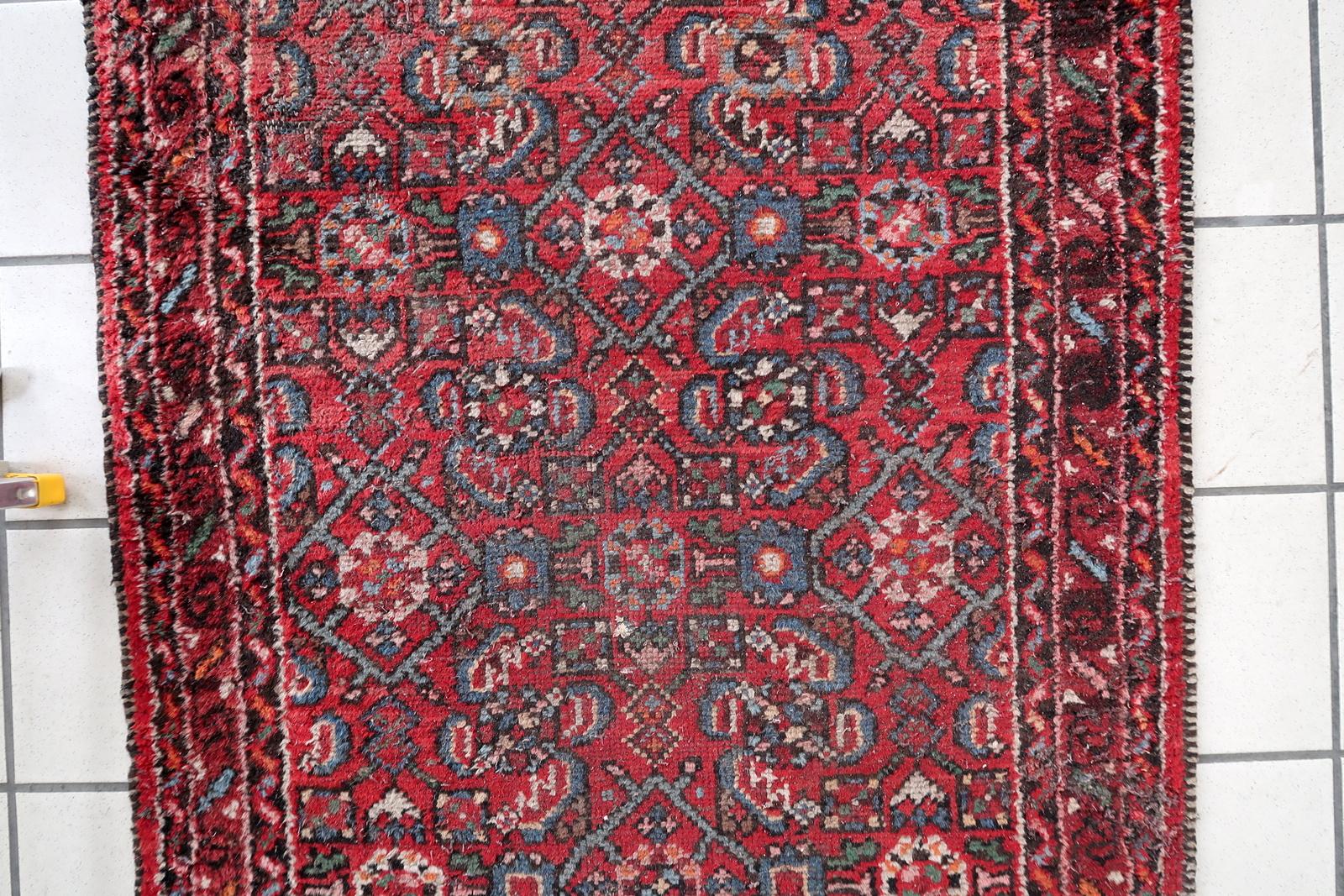 Abgenutzter antiker persischer Hamadan-Läufer 2,8' x 9,11', CIRCA 1920 - 1C1199 im Zustand „Gut“ im Angebot in Bordeaux, FR