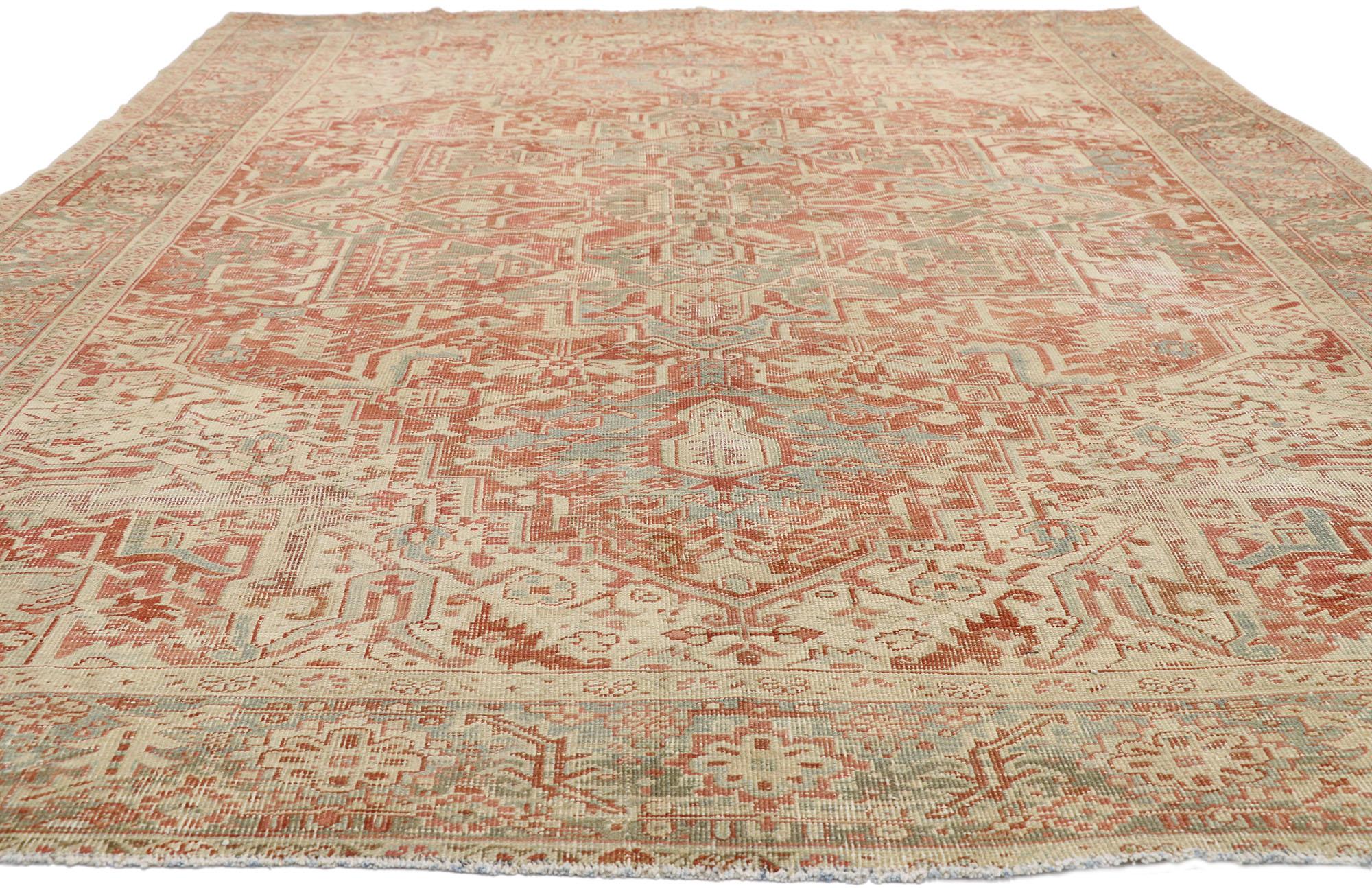 Antiker persischer Heriz-Design-Teppich im rustikalen Bungalow-Stil (Heriz Serapi) im Angebot
