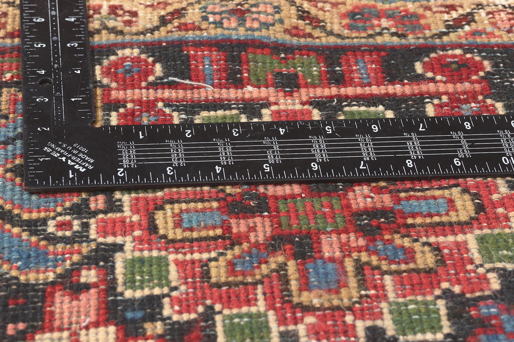 Tapis persan ancien Heriz des années 1920 avec style moderne Abîmé - En vente à Dallas, TX
