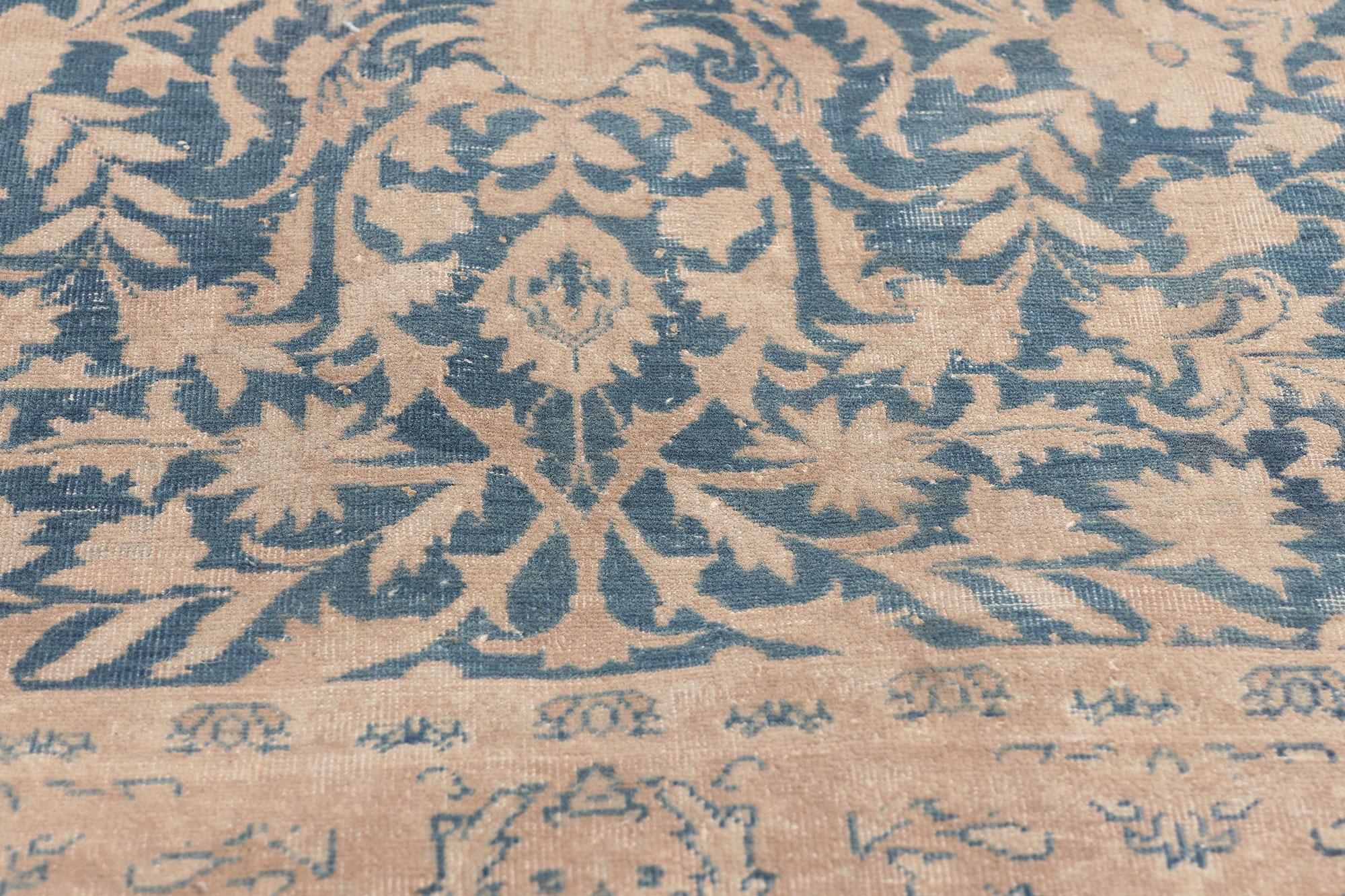 Antiker persischer Kashan-Läufer im Used-Look, 03'00 x 15'10 (Handgeknüpft) im Angebot