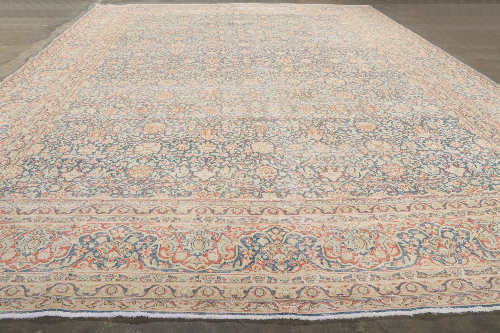Antiker persischer Kerman-Teppich im Used-Look (20. Jahrhundert) im Angebot