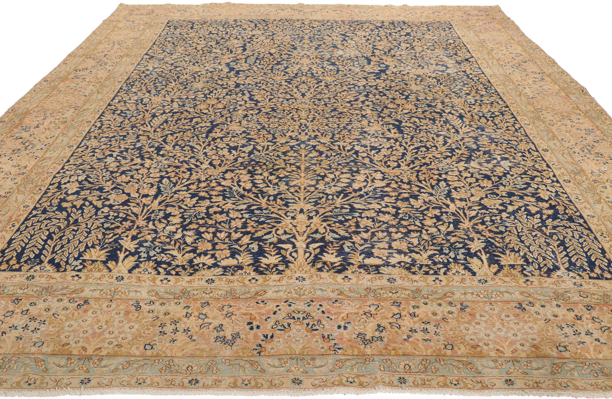 Kirman Tapis persan ancien Kerman en mauvais état avec motif Millefleur en vente