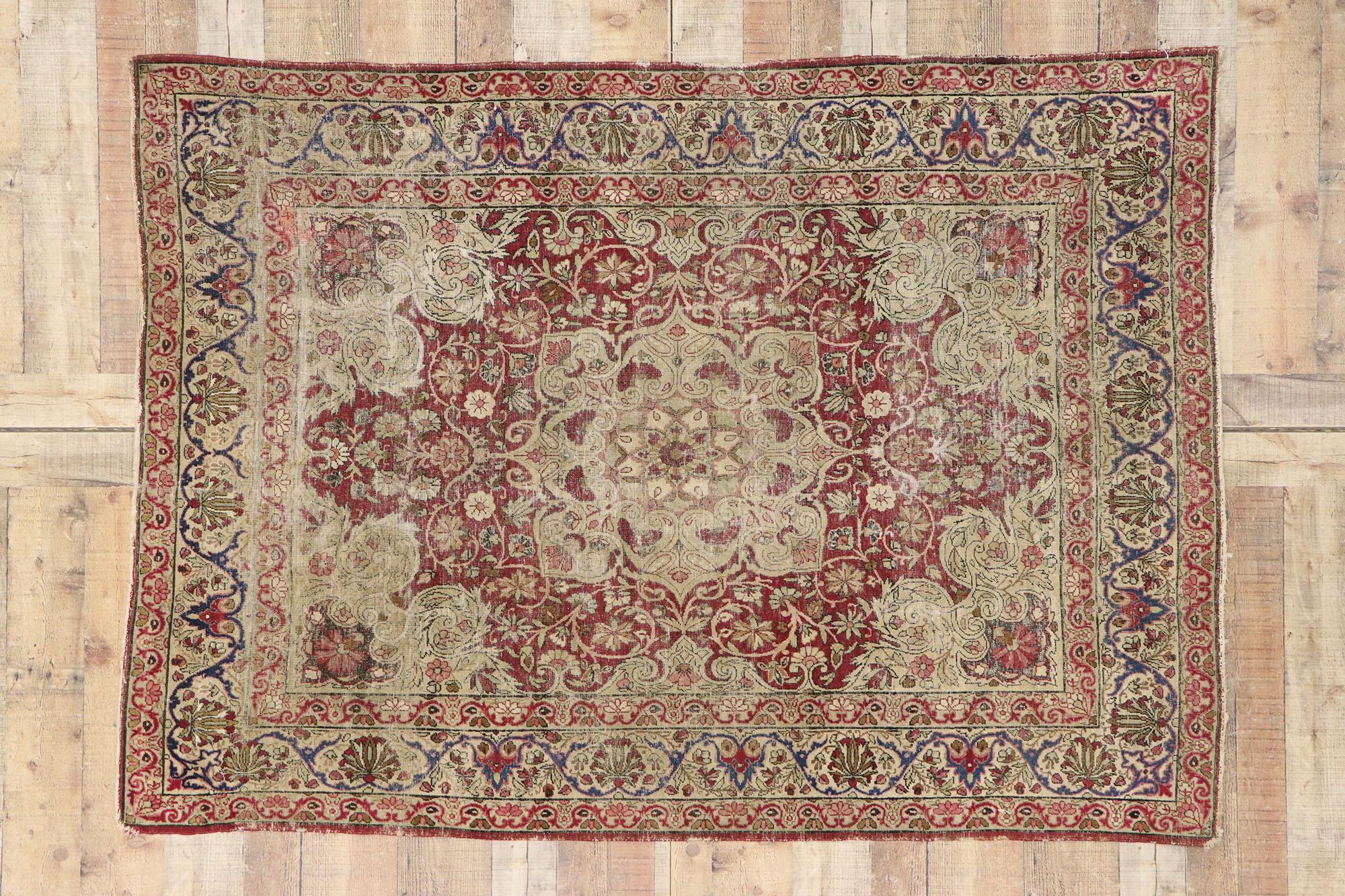 Antiker persischer Kerman-Teppich im rustikalen viktorianischen Stil aus der Alten Welt im Used-Stil (Wolle) im Angebot