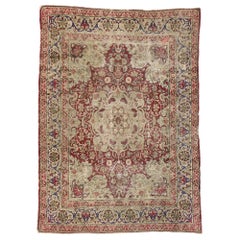 Antiker persischer Kerman-Teppich im rustikalen viktorianischen Stil aus der Alten Welt im Used-Stil