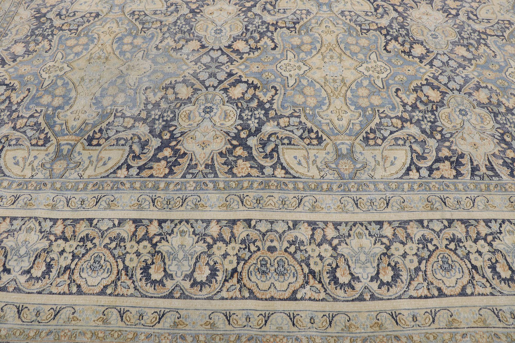 Perse Tapis persan Kerman ancien vieilli de style rustique en vente