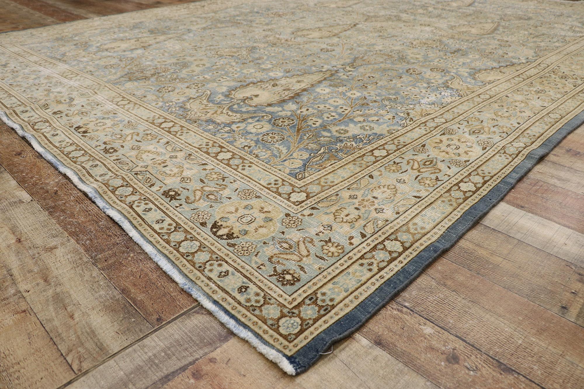 Antiker persischer Khorassan-Teppich im Used-Look, 09'04 x 12'08 im Zustand „Starke Gebrauchsspuren“ im Angebot in Dallas, TX