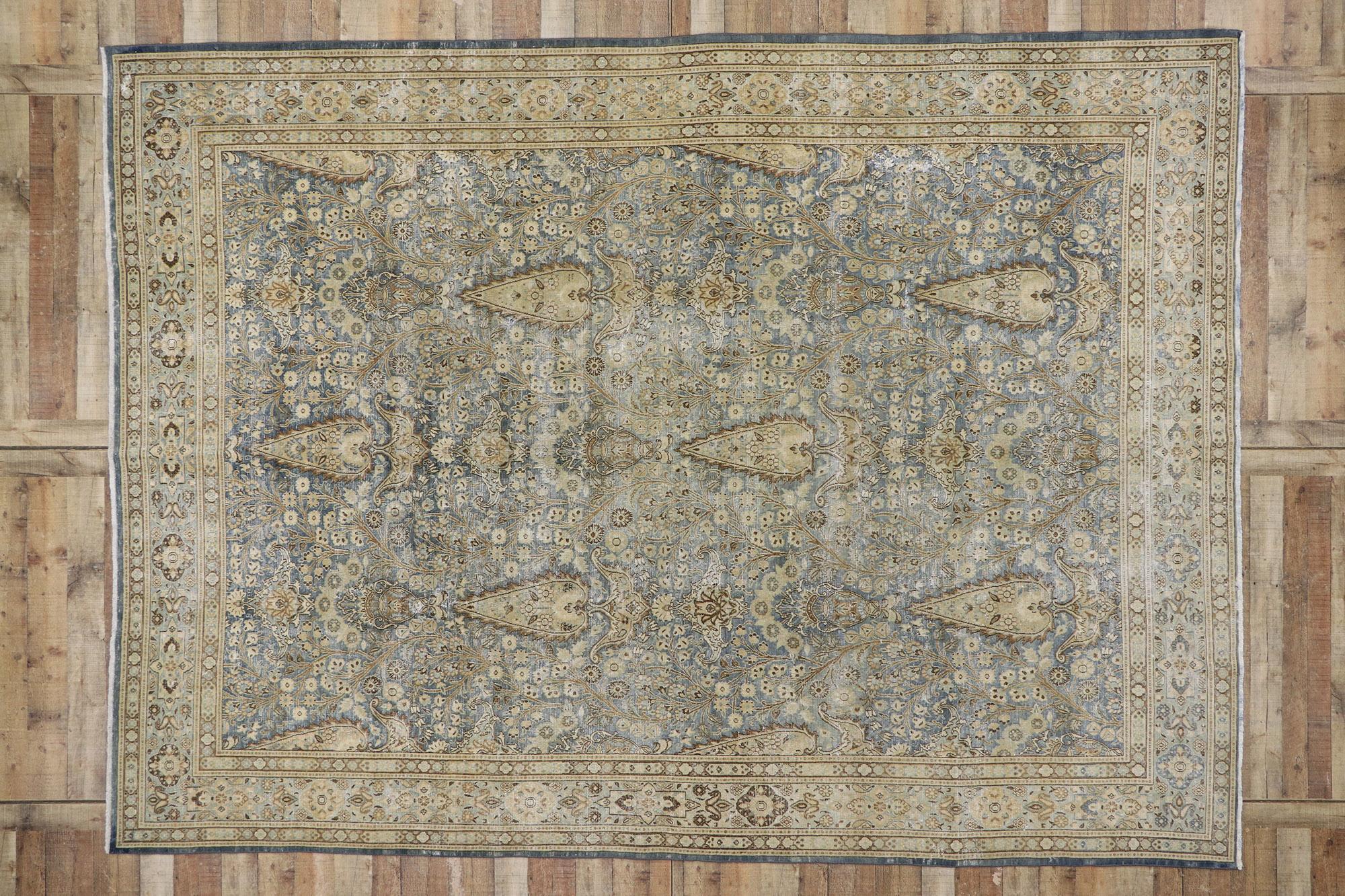 Tapis persan Khorassan ancien vieilli et en mauvais état en vente 1