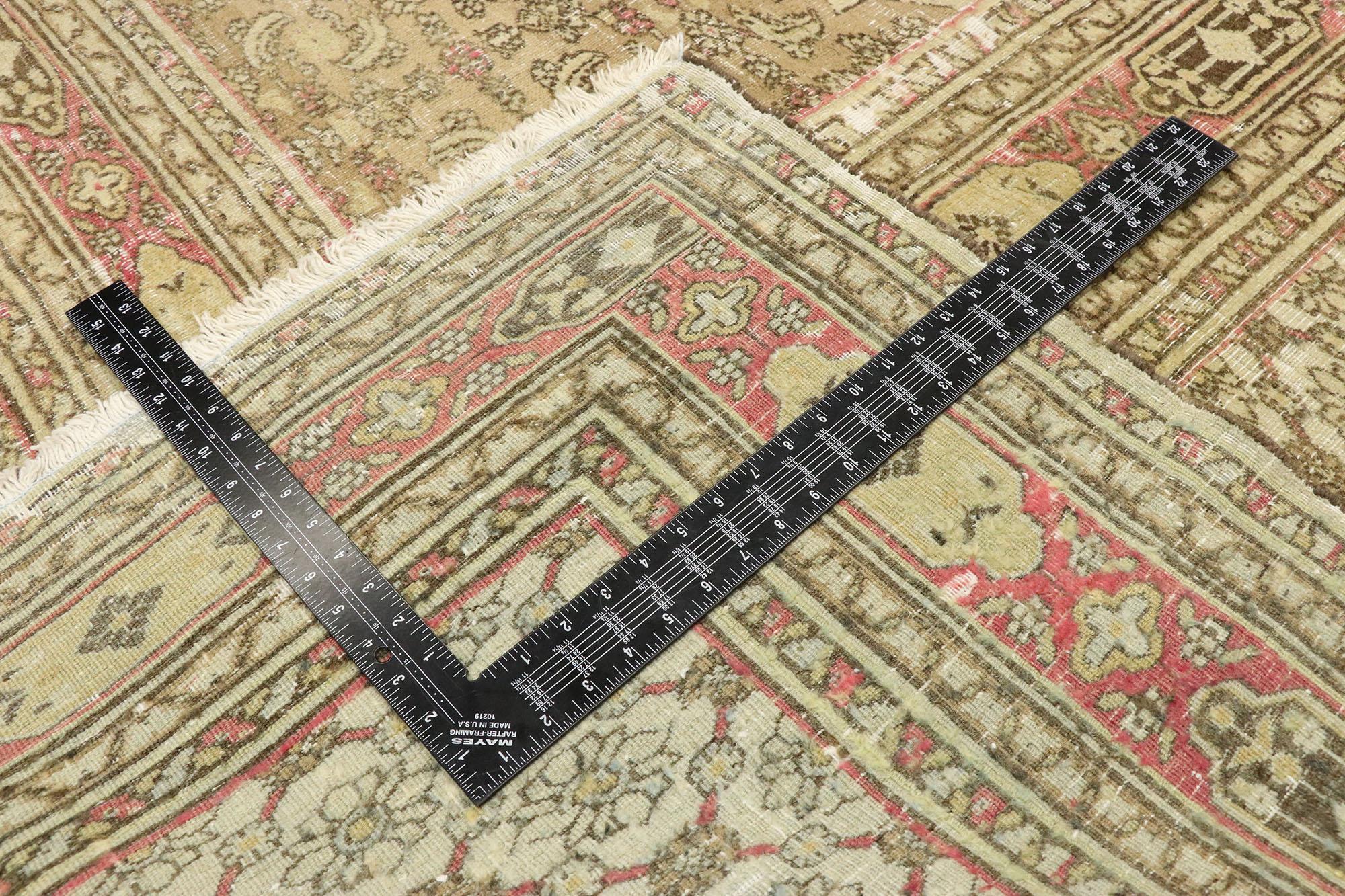 Tapis persan ancien de la fin du XIXe siècle de style manoir anglais en vente 2