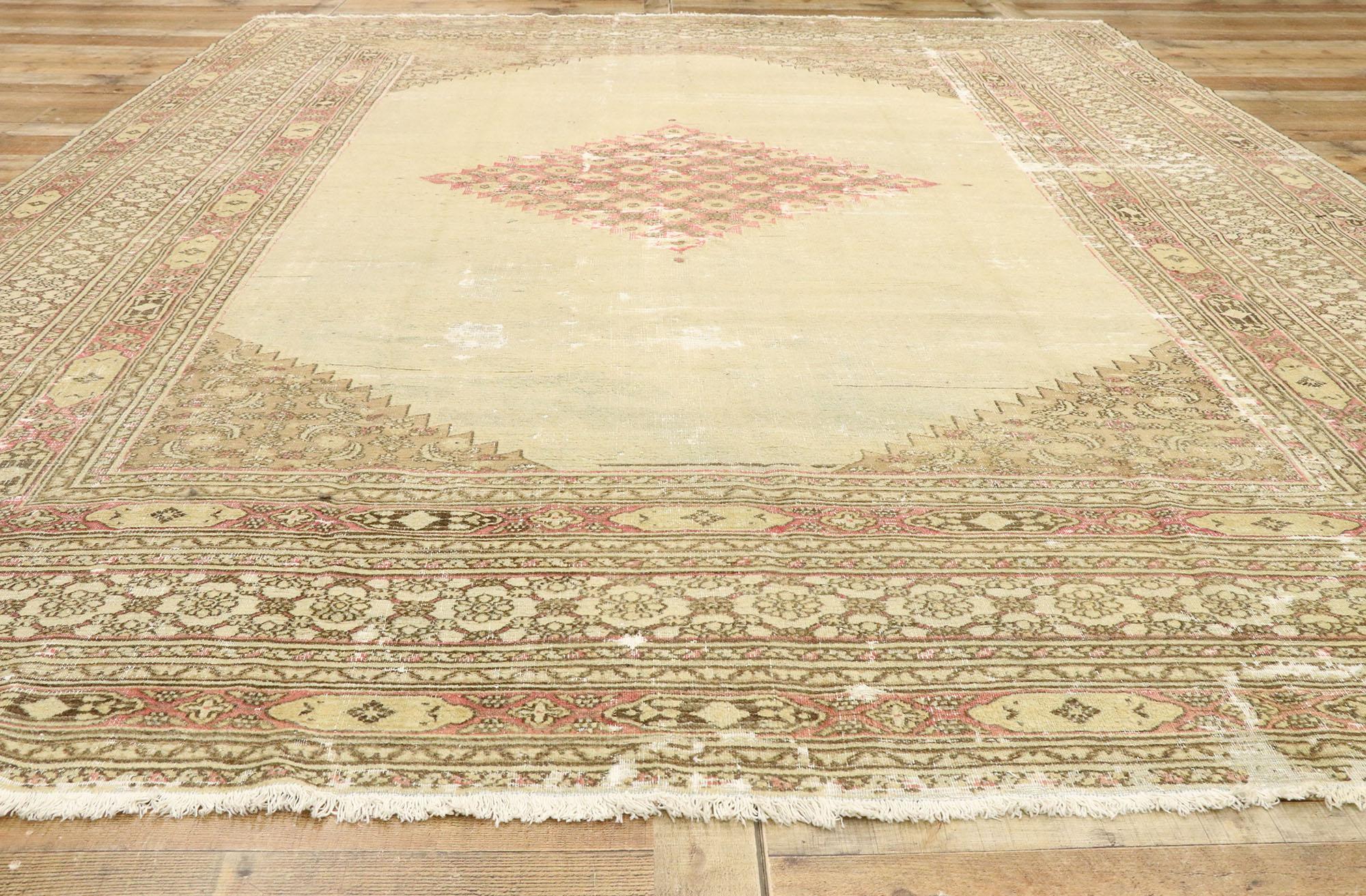 Tapis persan ancien de la fin du XIXe siècle de style manoir anglais en vente 6