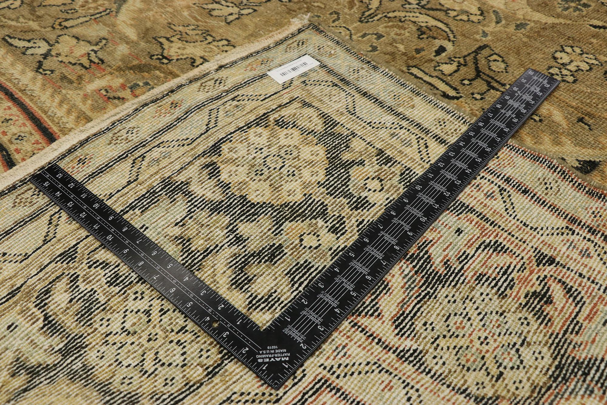 Rustique Tapis persan Mahal vieilli, 10'04 x 12'04 en vente