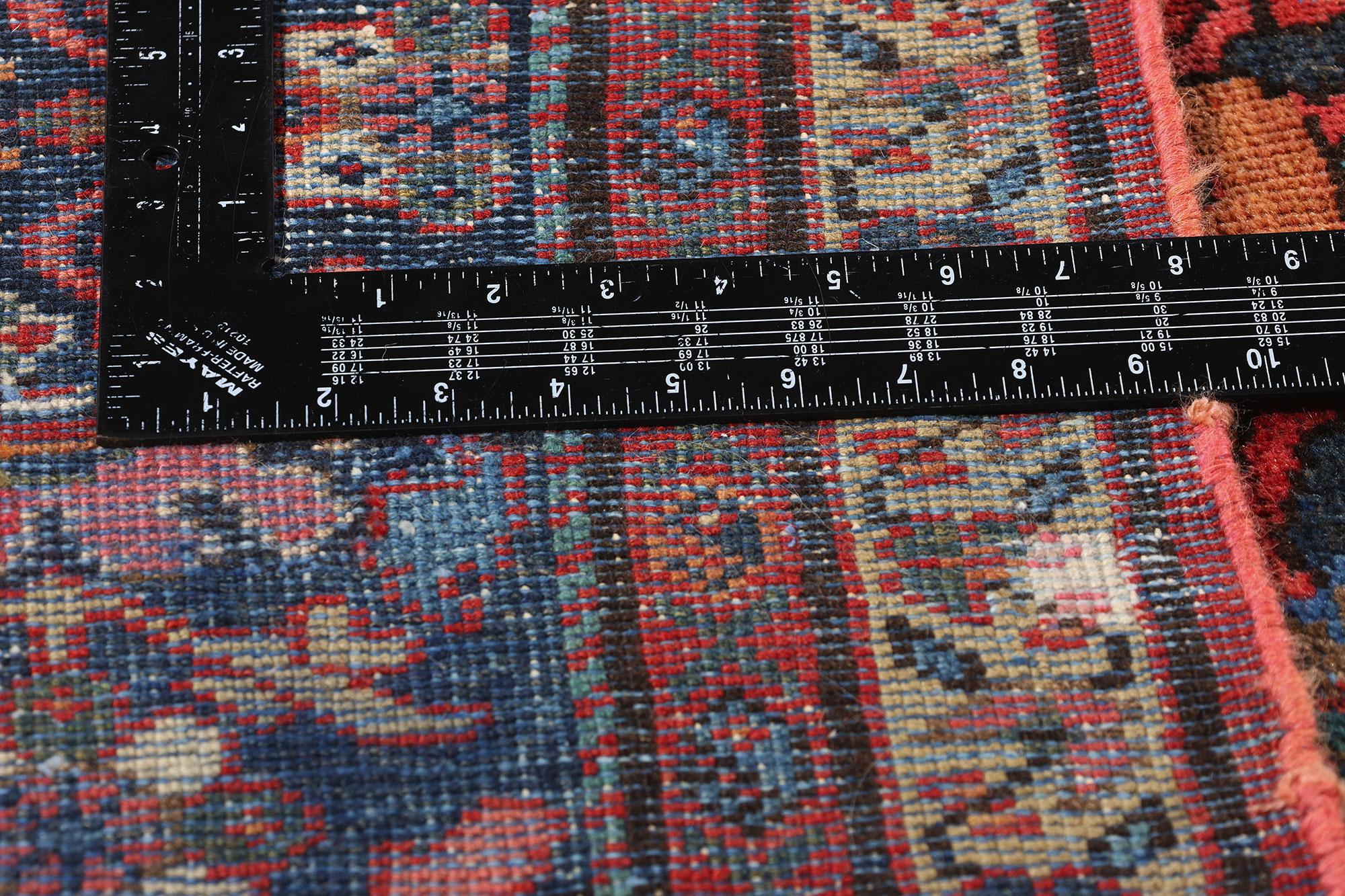 Antik-Persischer Mahal-Teppich im Used-Look (20. Jahrhundert) im Angebot