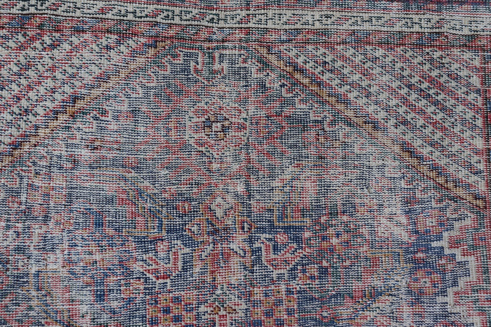 Maße: 4'0 x 6'1 
Antiker persischer Mahal-Teppich mit verblasstem All-Over-Design  4'0