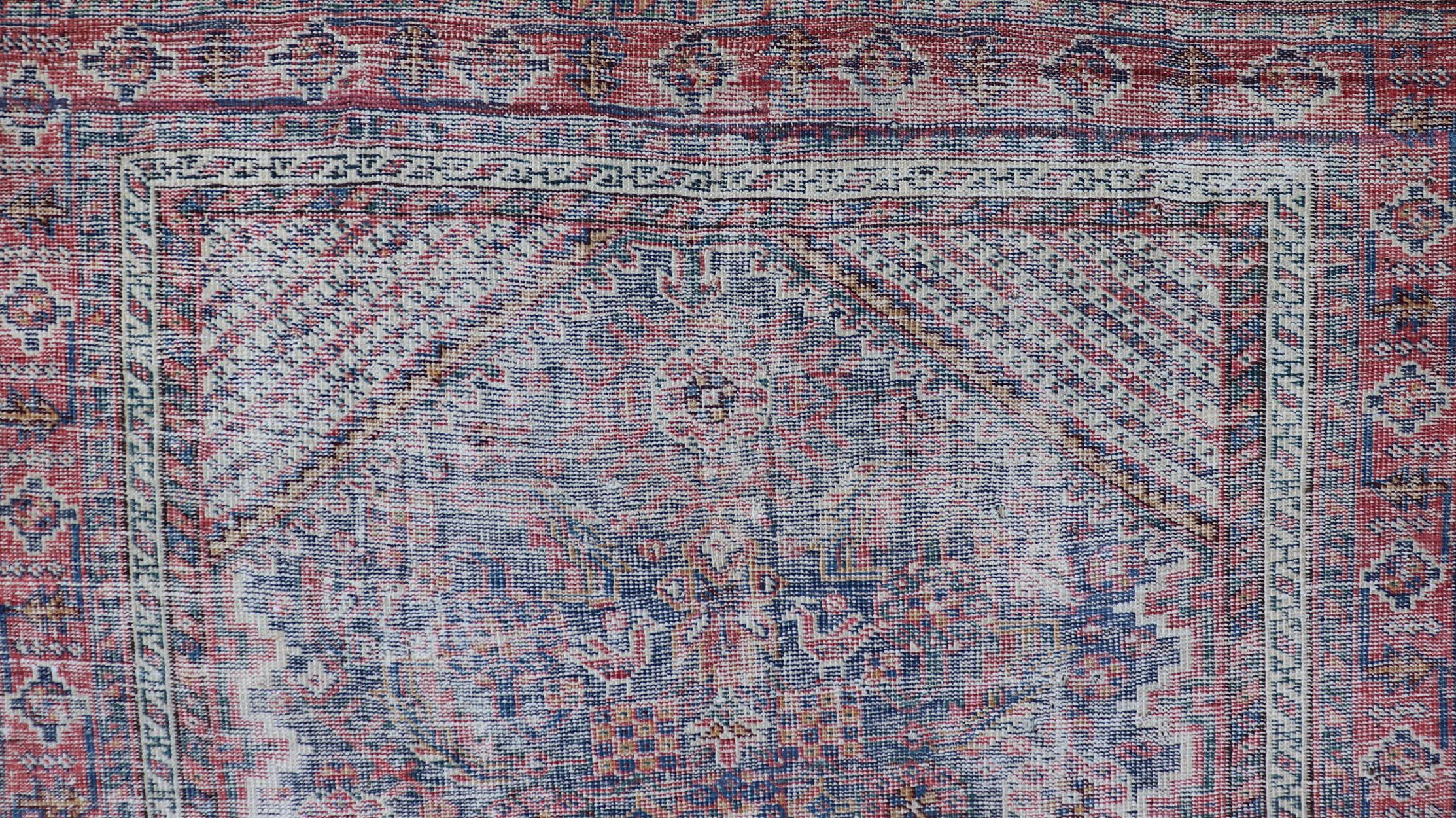 Antiker persischer Mahal-Teppich im Used-Look im Used-Look mit verblasstem All-Over-Design 4'0