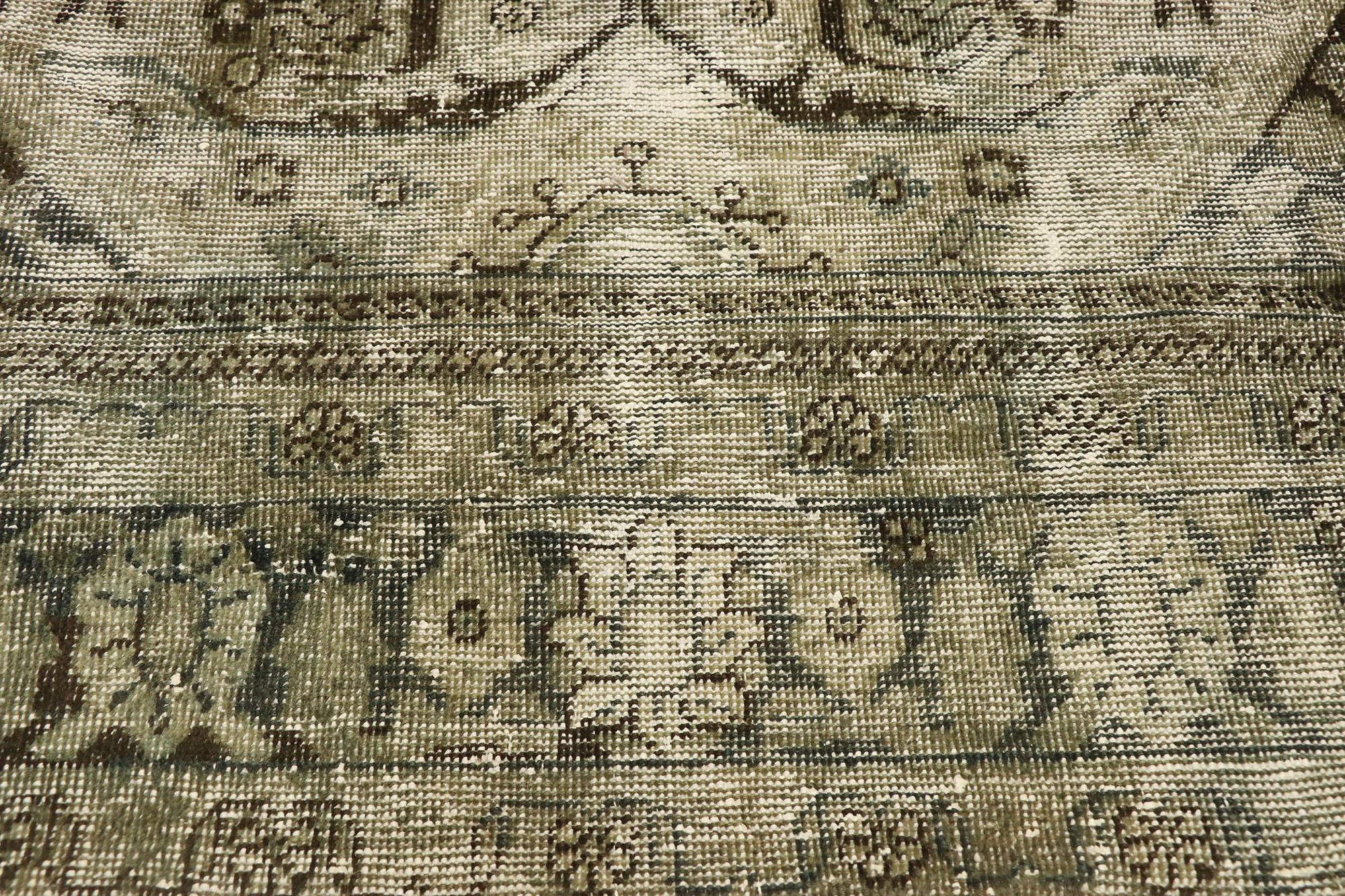 Antiker persischer Mahal-Teppich im Used-Look, 09'00 x 12'02, im Used-Look (Persisch) im Angebot