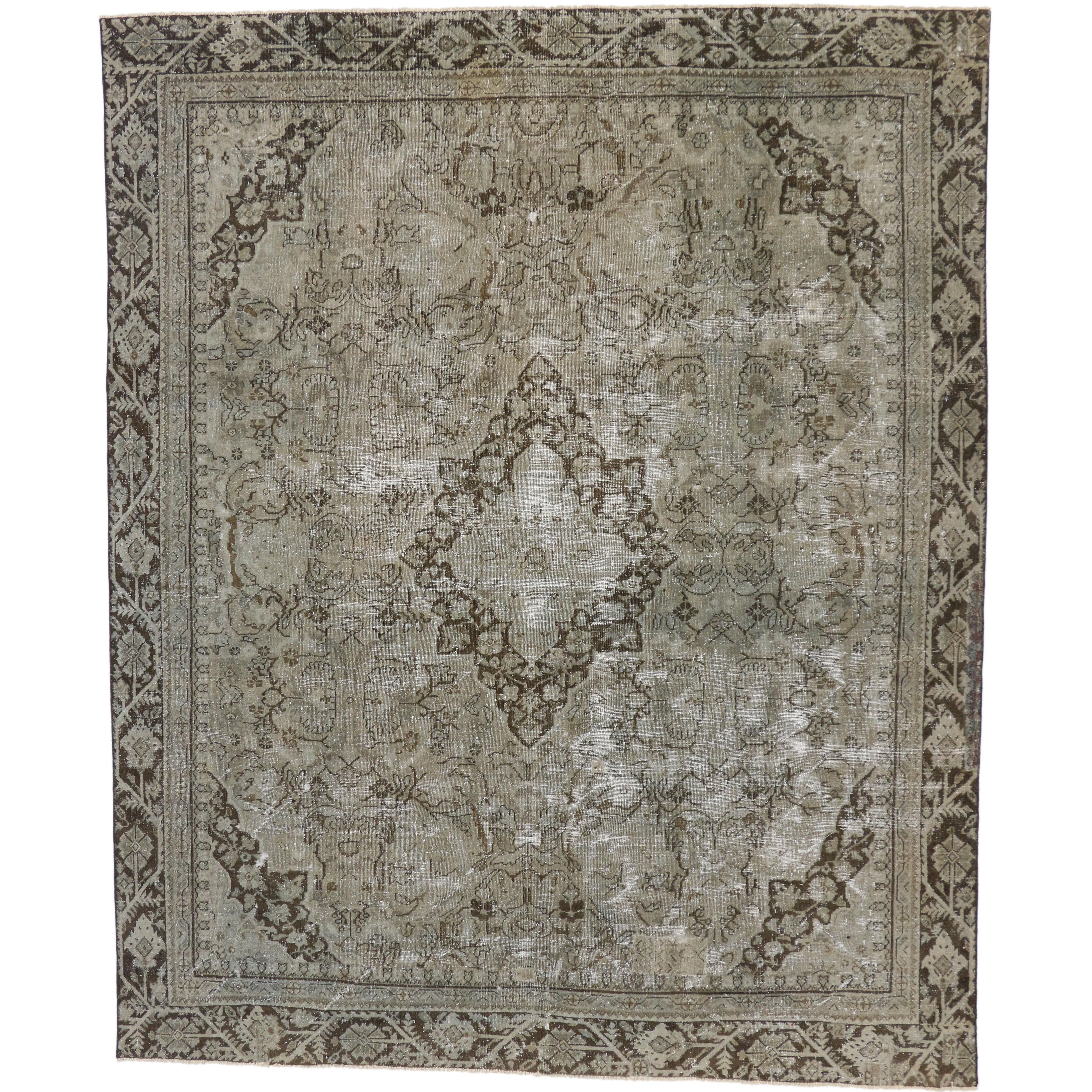 Tapis persan Mahal ancien vieilli avec style rustique traditionnel anglais 