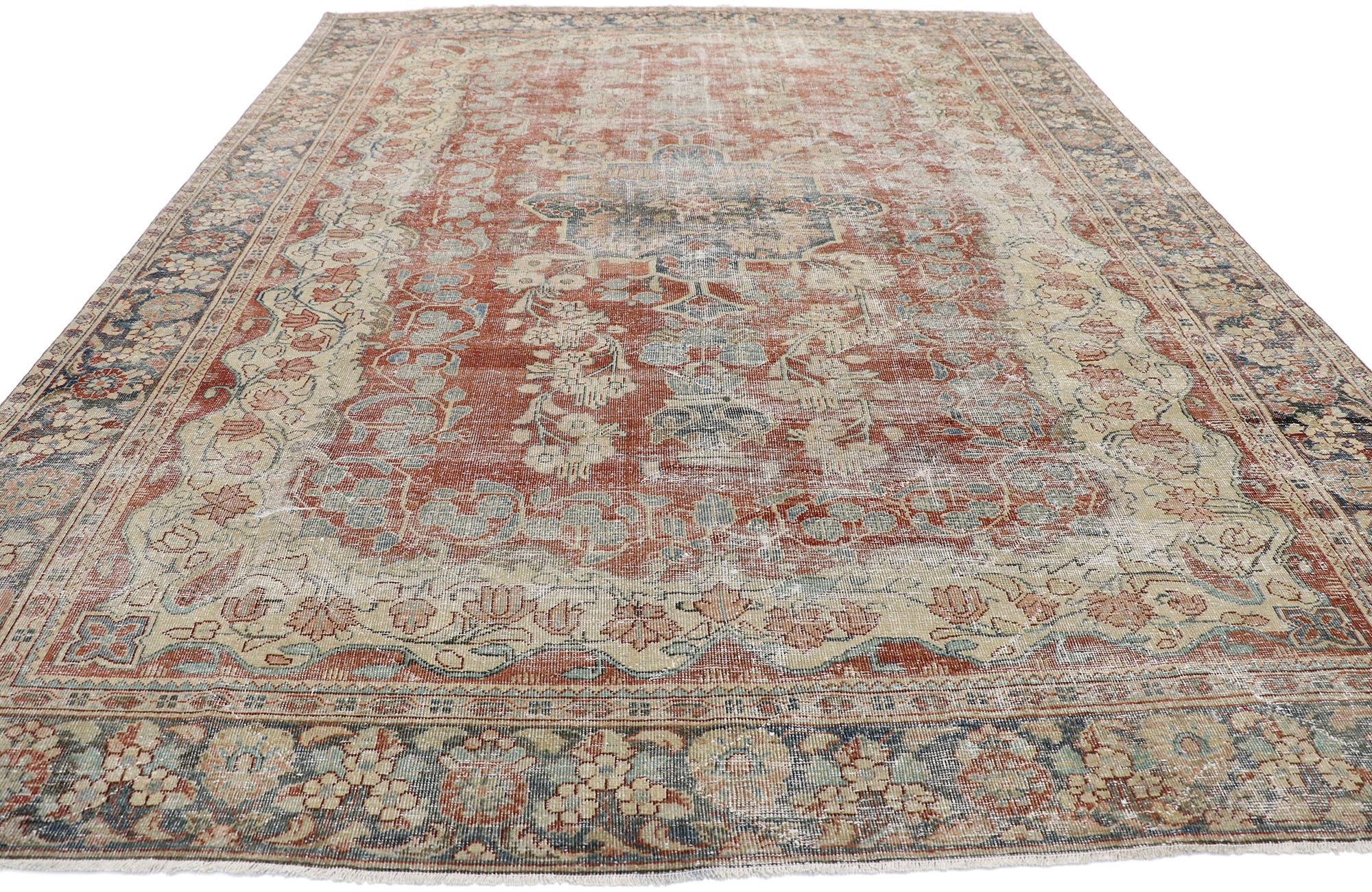 Tabriz Tapis persan Mahal ancien vieilli avec style fermier espagnol moderne et rustique en vente